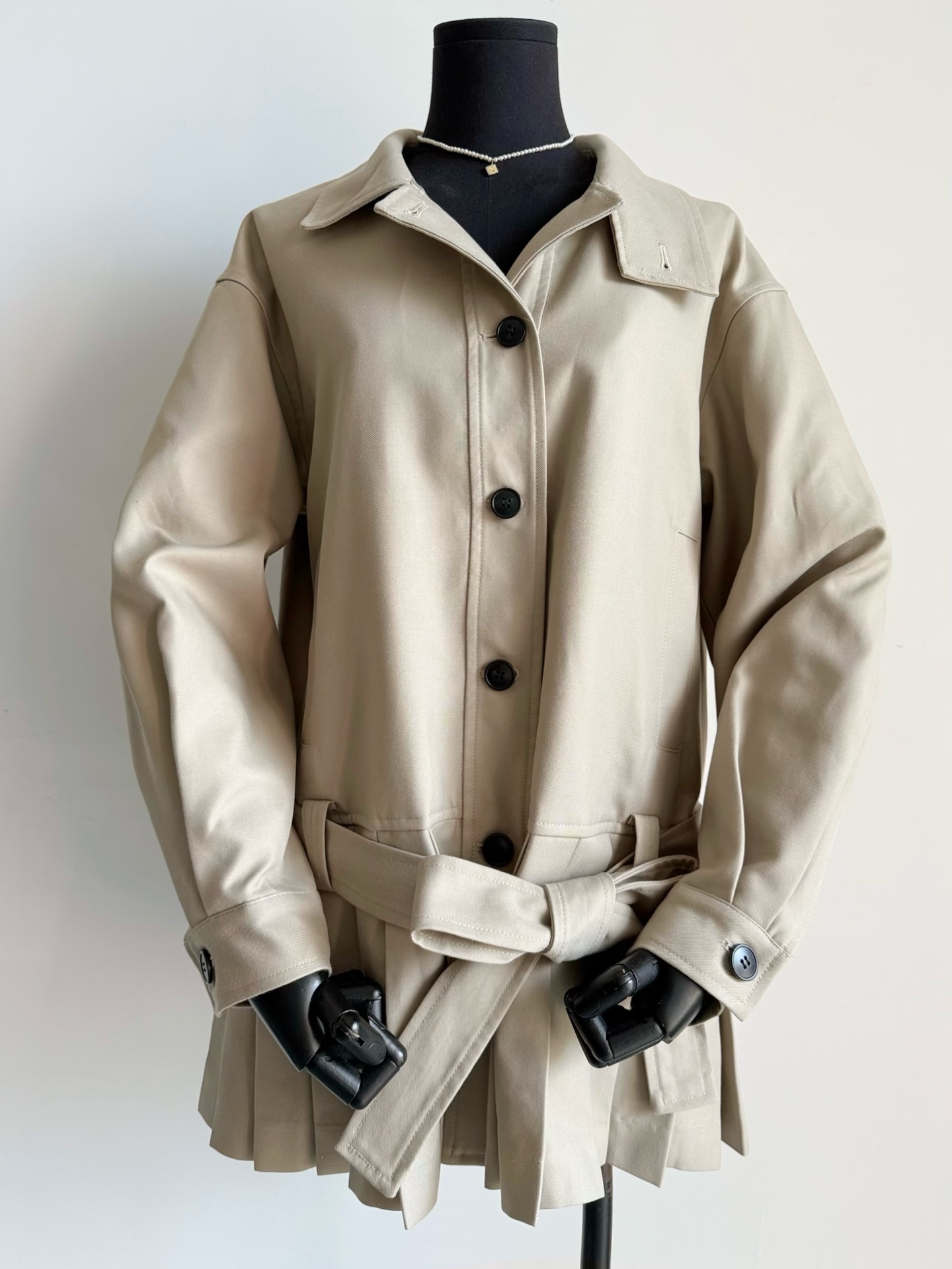 NO:507625,This year, my family’s niche production has a great aesthetic. Follow us and don’t take detours. Every dollar is spent on the blade!! The e1 design has widened the gap between the windbreaker and jacket in the wardrobe. Customized and crispy windbreaker fabric. Authentic khaki + dark blue. Three-dimensional tailoring and loose fit can be waist-retained. There is no limit on various ways to wear, and you can commute every day. The pleated skirt design at the hem hides flesh and makes you look slim. Take out all the boots/loafers at home,,loafers, boots, skirts, jackets & coats,alexander wang19860909今年我家的小众出品审美绝了 跟着我们步伐,不走弯路 每一块钱都花在刀刃上 !! e1这个设计和衣橱的风衣外套拉开差距 定制挺括感十足的风衣面料 正宗卡其色+深藏蓝色 立体剪裁宽松版型可收腰 多种穿法不设限,可日常可通勤 下摆百褶裙设计藏肉显瘦 把家里的靴子/乐福鞋都翻出来吧,,loafers,boots,skirts,jackets & coats,alexander wang,Women's clothing