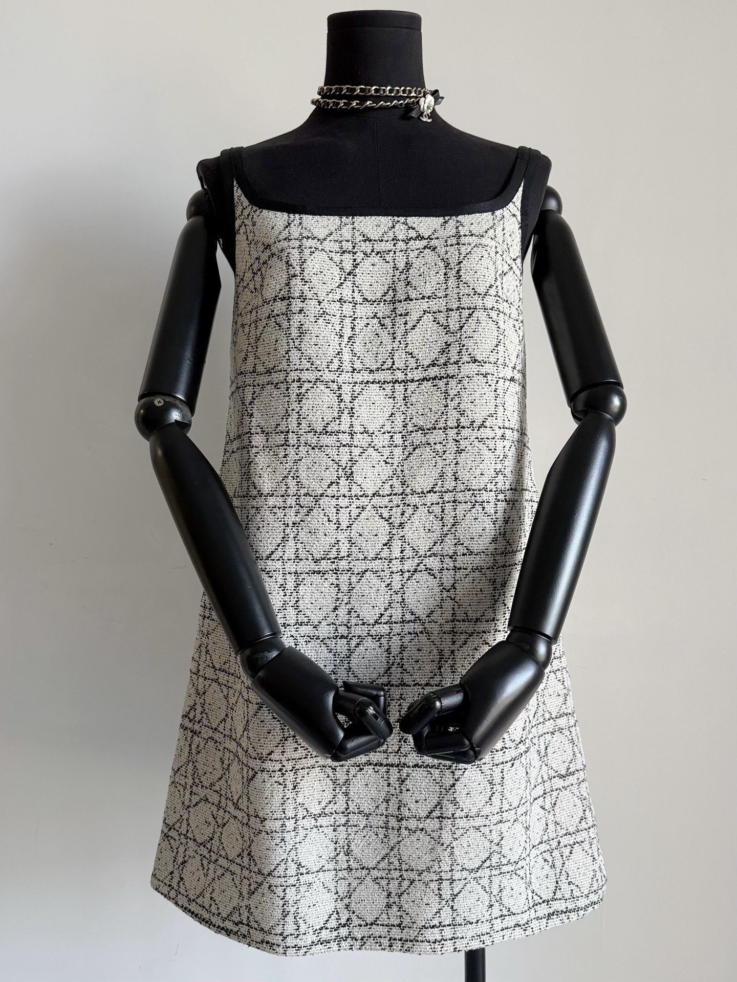 NO:508368,Real photos of beige tweed dresses. The styles that are long-term supply, you can sell them with confidence. Customized fabrics can see the fine details. Clear layers and uniform patterns. Including the small essence of jacquard. The mulberry silk lining is skin-friendly and breathable without sweating. Wear alone, layered, or with a series of jackets to meet the needs of different occasions., skirts, jackets & coats, alexander wang19860909米色粗花呢连衣裙实拍图 长期供应的款式,各位可以放心卖 定制面料看得到精细细节 层次分明,图案均匀有型 包括星星点点的提花小精髓 通体桑蚕丝内衬亲肤透气不闷汗 单穿,叠穿,或者和系列外套一起搭 满足不同场合穿搭需要,,skirts,jackets & coats,alexander wang,Women's clothing