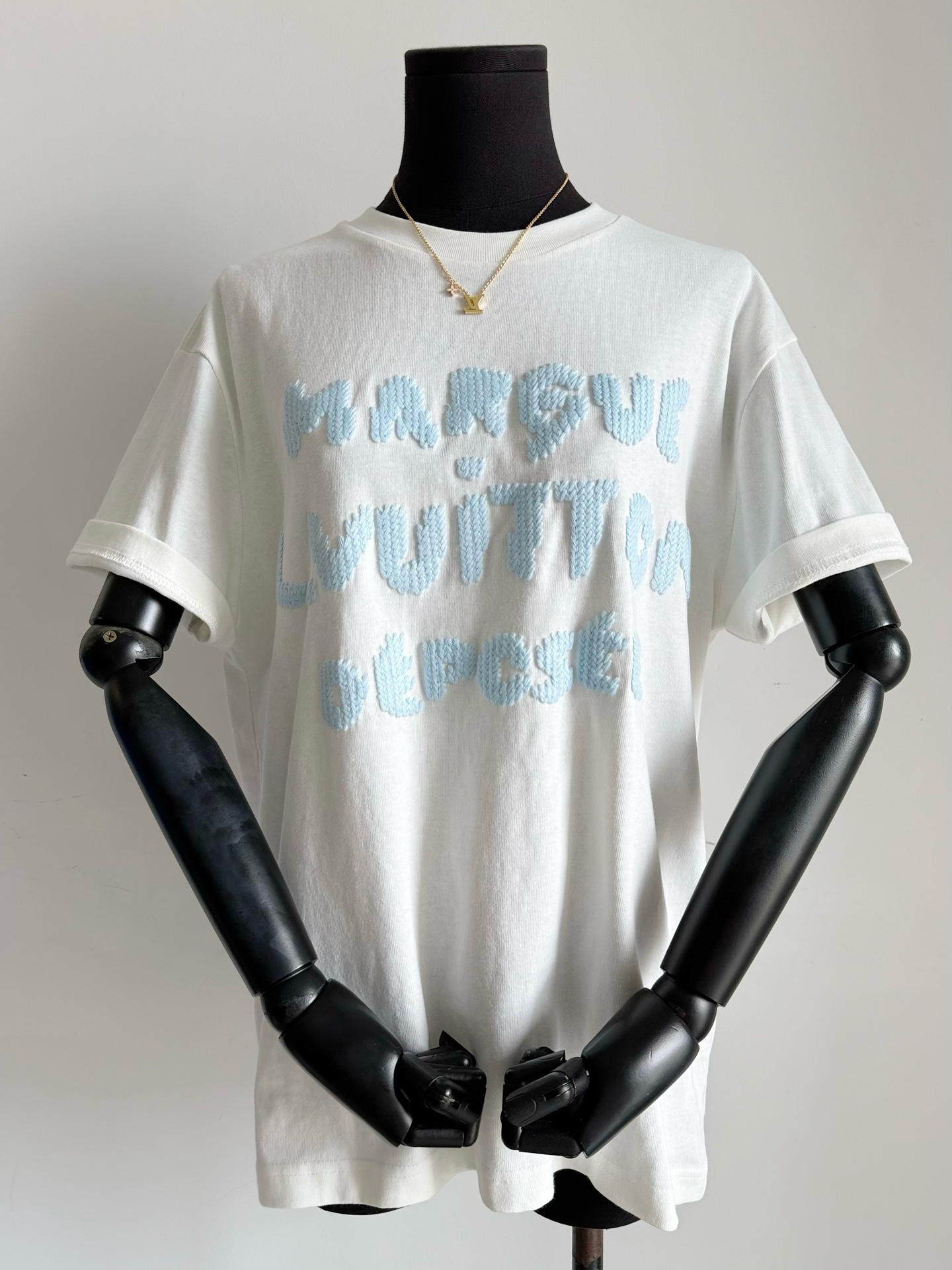 NO:517660,Continue to release your favorite donkey men's tee. It is for you to wear it in the autumn and winter jacket and can wear it directly in summer. Xiao 1w bought yb development and still plays steadily. Rice and apricot pure cotton texture fabric is breathable and comfortable enough for skin-friendly wear. Front and back wool texture soft wool embroidery. From a distance, it is woven, close up, three-dimensional embroidery, and it is widespread from the existing tee in the wardrobe. Donkey fans are blessed ~~,,louis vuitton, jackets & coats, T-shirt, alexander wang19860909继续发布心头爱驴男装tee 是给你们秋冬内搭在外套里 夏天又能直接单穿的实用短袖. 小1w买入yb开发,依旧稳定发挥 米杏色纯棉肌理感面料 足够透气舒适适合亲肤穿 前后羊毛质感柔毛线刺绣 远看是编织,近看是立体刺绣 和衣橱已有的tee都拉开了差距 驴粉们有福了 ~~,,louis vuitton,jackets & coats,T-shirt,alexander wang,Women's clothing