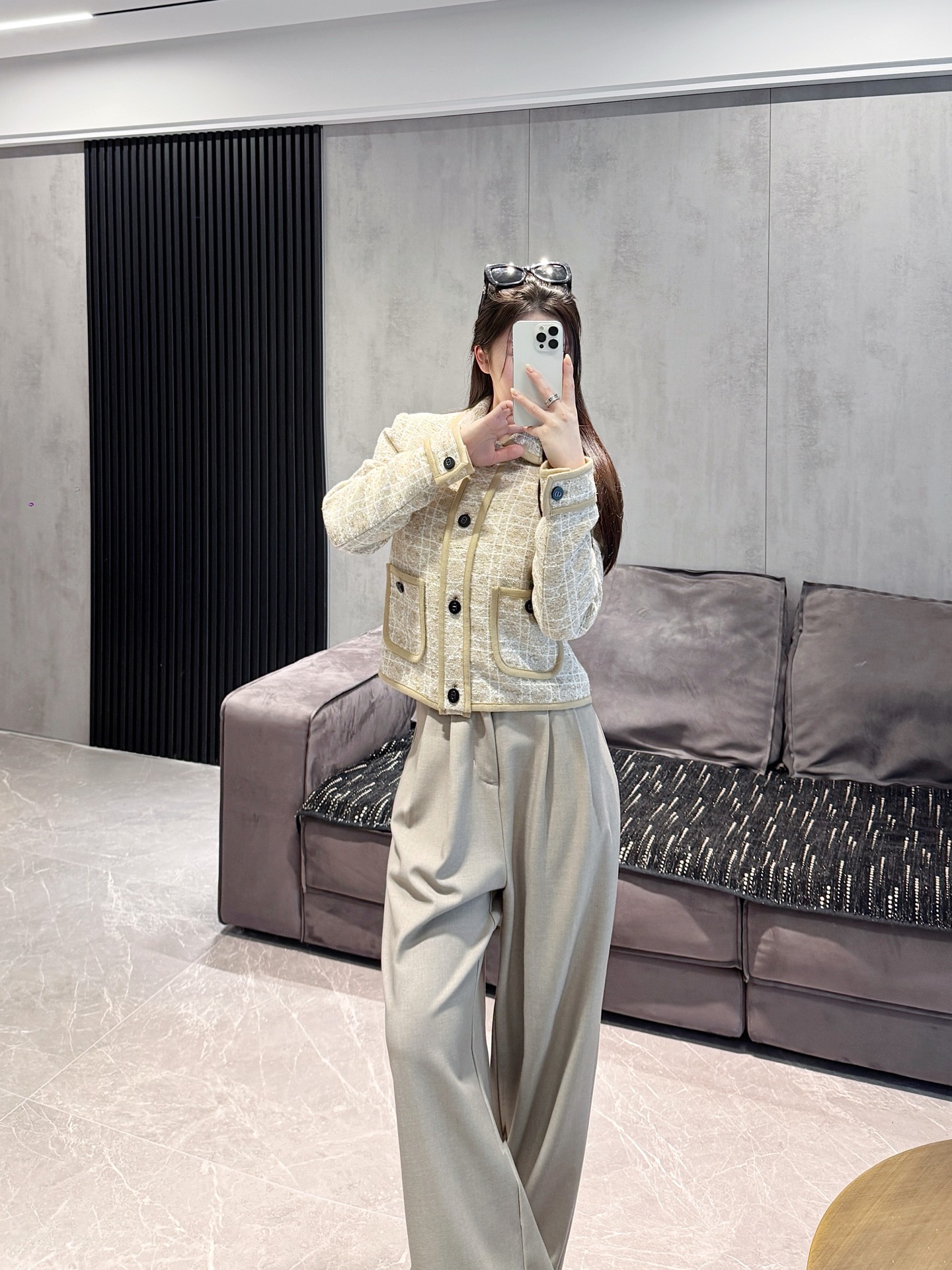 NO:534151,My own model look with new khaki suit pants, business suit, alexander wang19860909自家模特look 搭配新款卡其西装裤,,business suit,alexander wang,Women's clothing