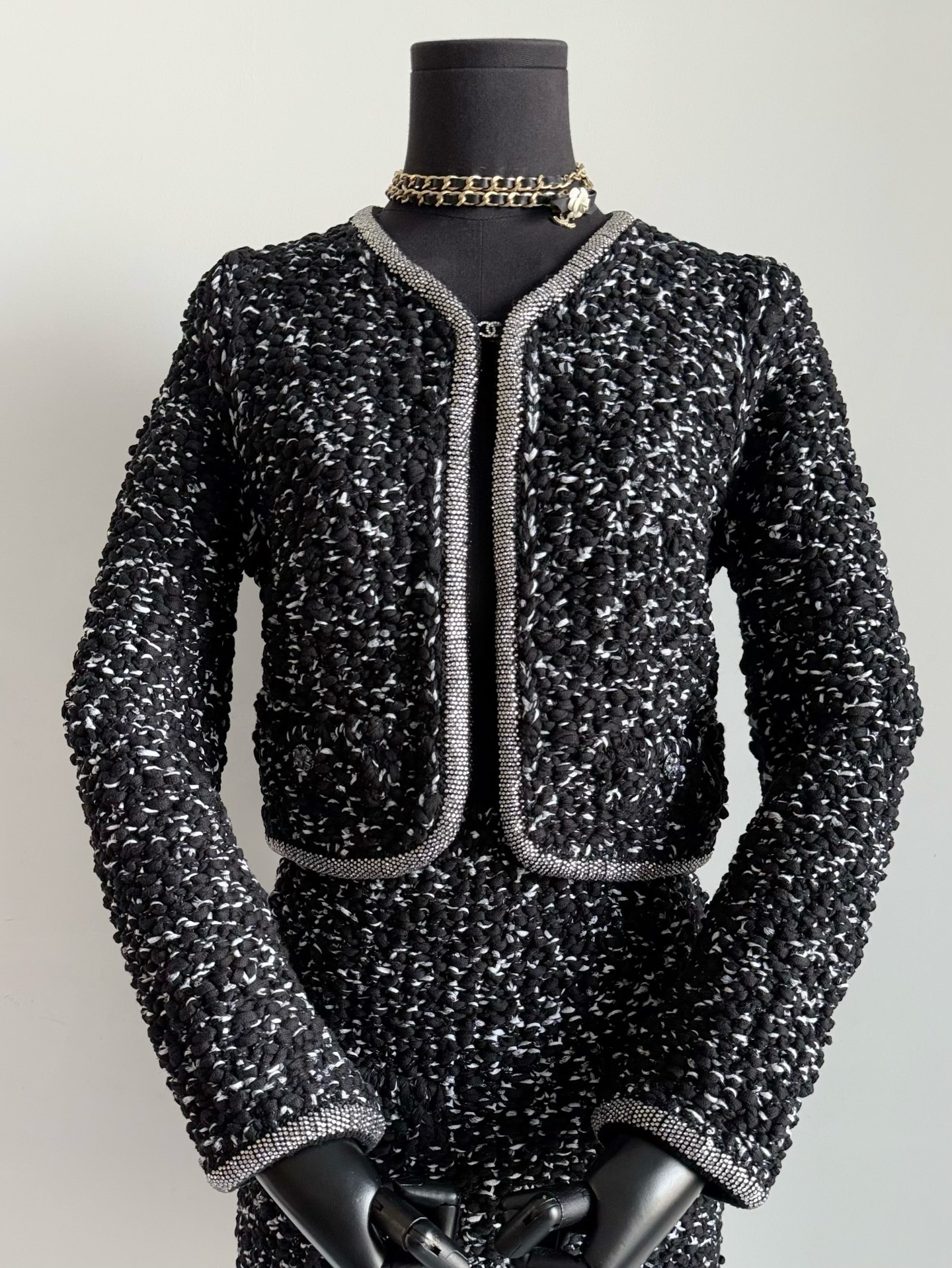 NO:534767,The heavy-duty new model that took half a year to develop. Every process is spent on the blade. The fabric is fixed and weaving for nearly two months, and the pattern is adjusted for one month. Including the customization of hardware, it costs a lot of money. Please be sure that my family has real YB development!! There are dozens of pure cotton wool materials with fixed and dyeing. The thickness and variety are different, and the layering is restored. The weight of the tight knitted and restored version. The imported full-diamond webbing is overweight. Our gloss and saturation are different on the market. Small hardware have small logos. You all know the value of such a small hardware, alexander wang19860909历时半年之久开发的重磅新款 每一道工序都花在了刀刃上 面料定织接近两个月,版型调整一个月 包括五金的定制都花了大成本 请认准我家真正yb开发 !! 定织定染数十种纯棉毛料 粗细和品种都不一样,还原层次感 紧密针织还原版型的分量感 进口满钻织带超重我们的光泽度和饱和度都区别市面 小五金都有小logo 你们都懂这么小的五金含金量,,alexander wang,Women's clothing