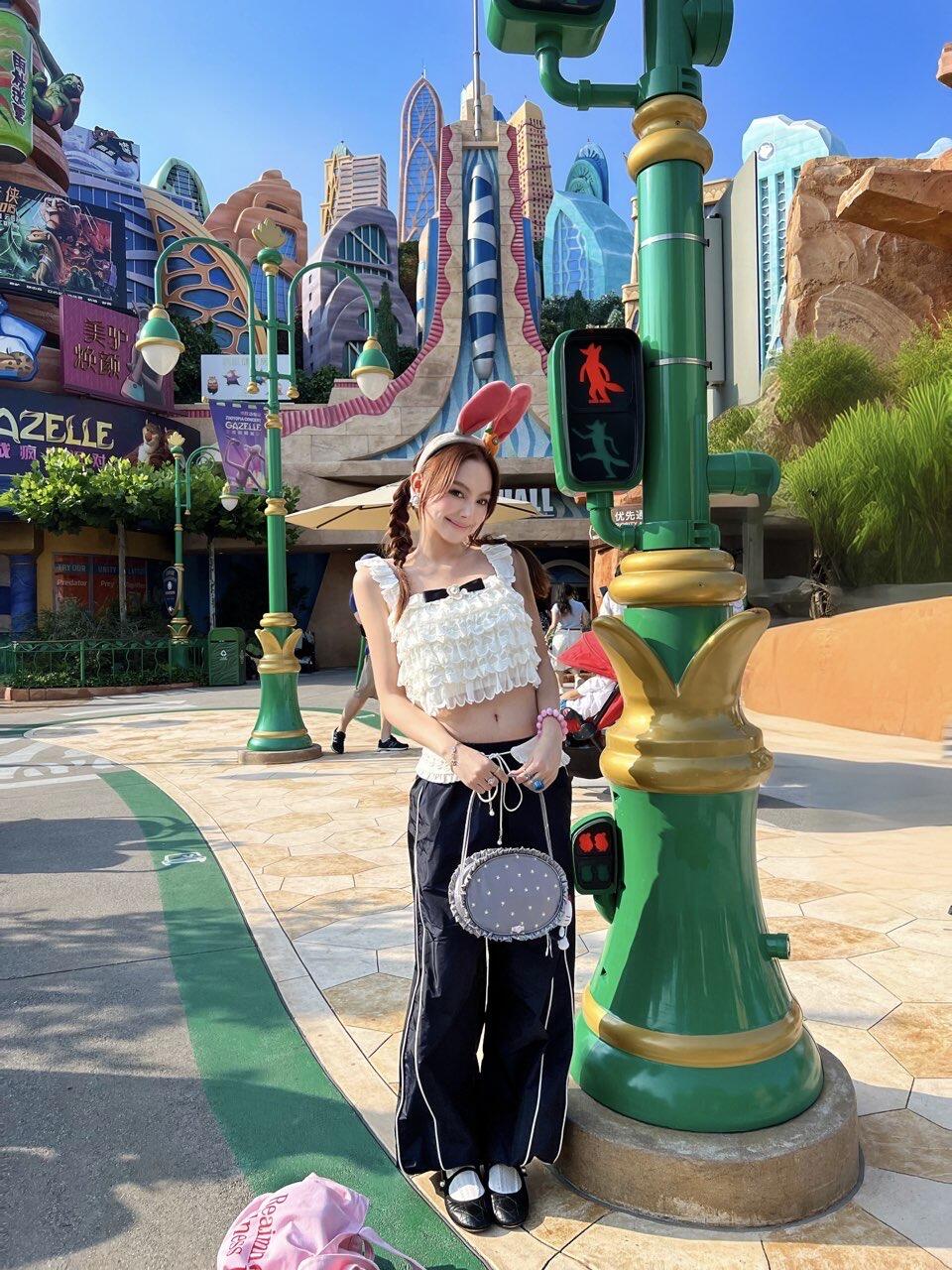 NO:535800,Break the monotony of sportswear and go out every day, alexander wang19860909打破运动装单调感 可日常出街,,alexander wang,Women's clothing