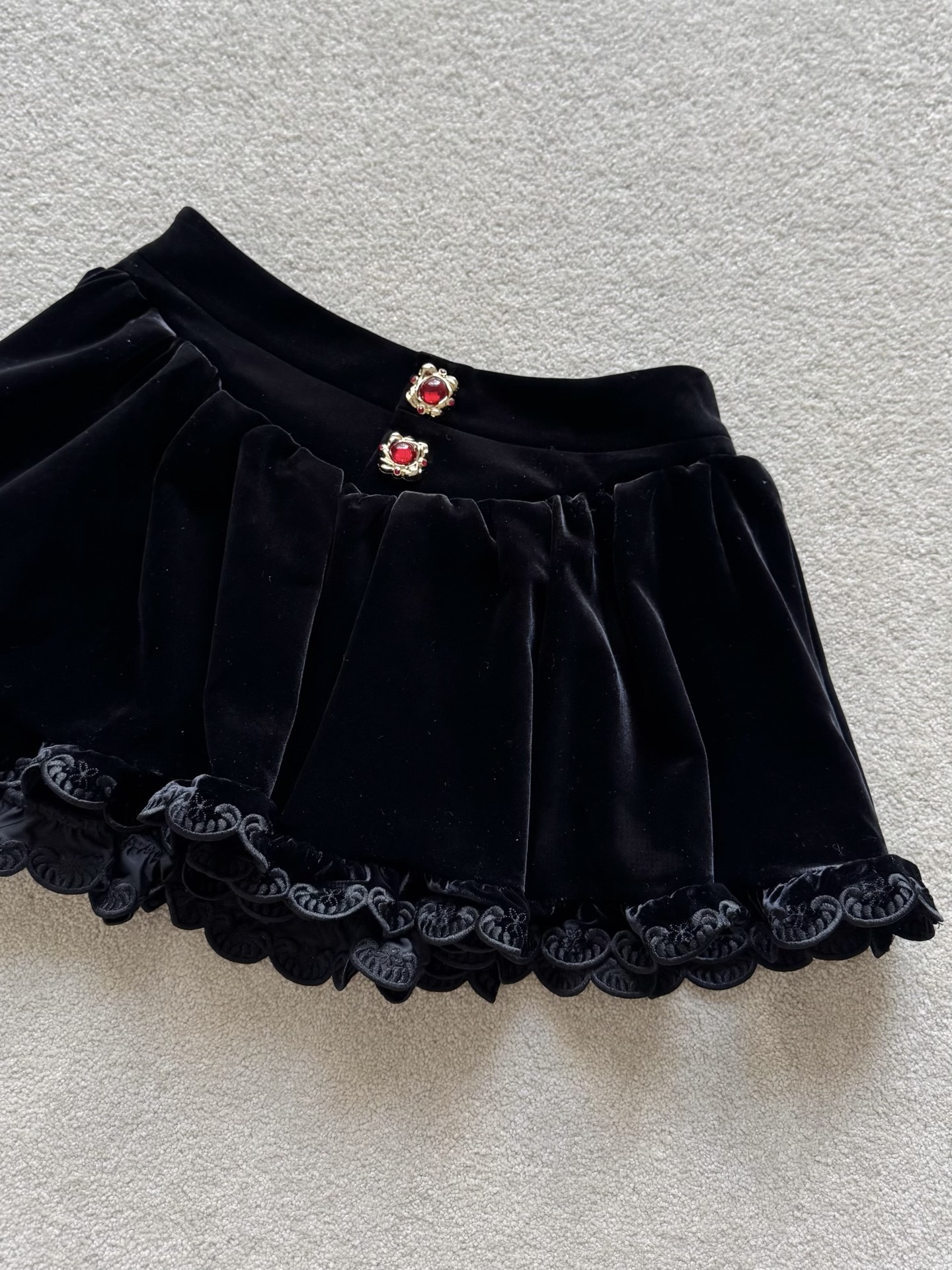 NO:561651,Actual photos of skirts from the same series I heard. You can see the texture and high-end feel of my fabrics. Different cheap velvets on the market. Our drape and feel are among the best. Skirts, alexander wang19860909同系列我听半裙实拍图 看得到我家面料的质感和高级感 不同市面廉价丝绒 我们的垂坠感和手感都是数一数二,,skirts,alexander wang,Women's clothing