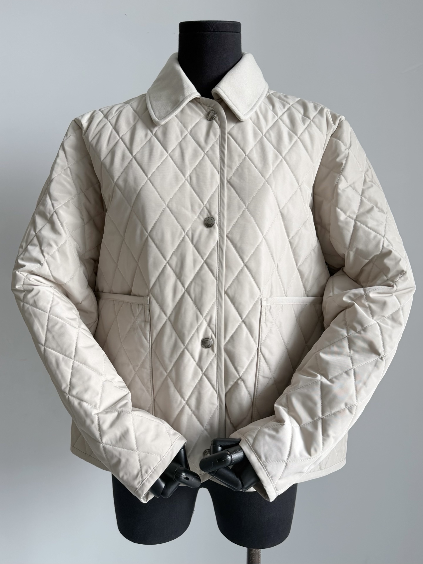 NO:565731,Actual photos of Muxingbai combine elegance and old money. Isn’t this more fragrant than the BBRs all over the street~~,,alexander wang19860909木杏白实拍图 集齐了优雅与老钱 这不比满大街的bbr更香吗~~,,alexander wang,Women's clothing