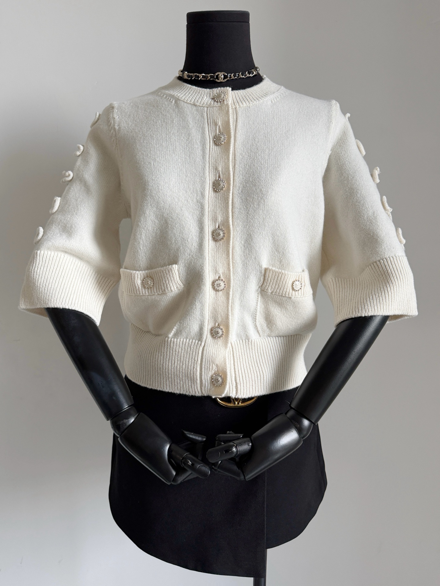 NO:565722,Actual photos of cream white details. The design and texture are so beautiful that I feel moved to my heart. I can't resist the 25K price, but this one is irresistible!!,,alexander wang19860909奶油白细节实拍图 设计和质感美到我心坎上 25K别的可以不心动 唯独这一件无法抵抗 !!,,alexander wang,Women's clothing