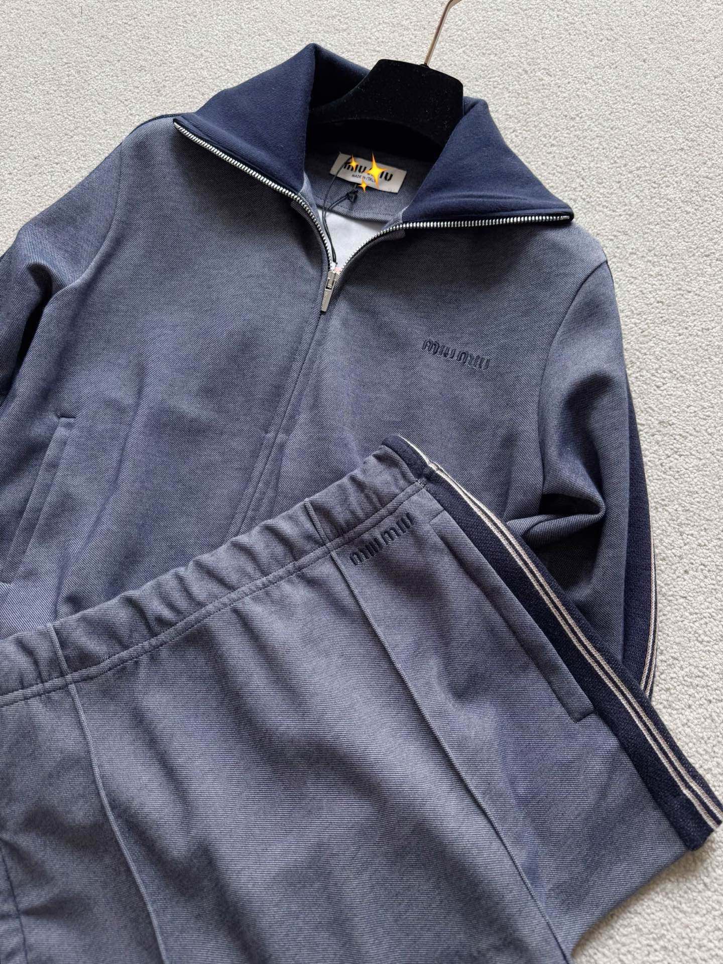 NO:565736,Real photos of the matching sports skirt. Drawstring waist + side webbing to beautify the proportions. It is thoughtfully equipped with double pockets and is also very practical. Skirts, alexander wang19860909配套运动半裙实拍图 抽绳收腰+侧面织带美化比例 贴心配备双口袋也很实用,,skirts,alexander wang,Women's clothing