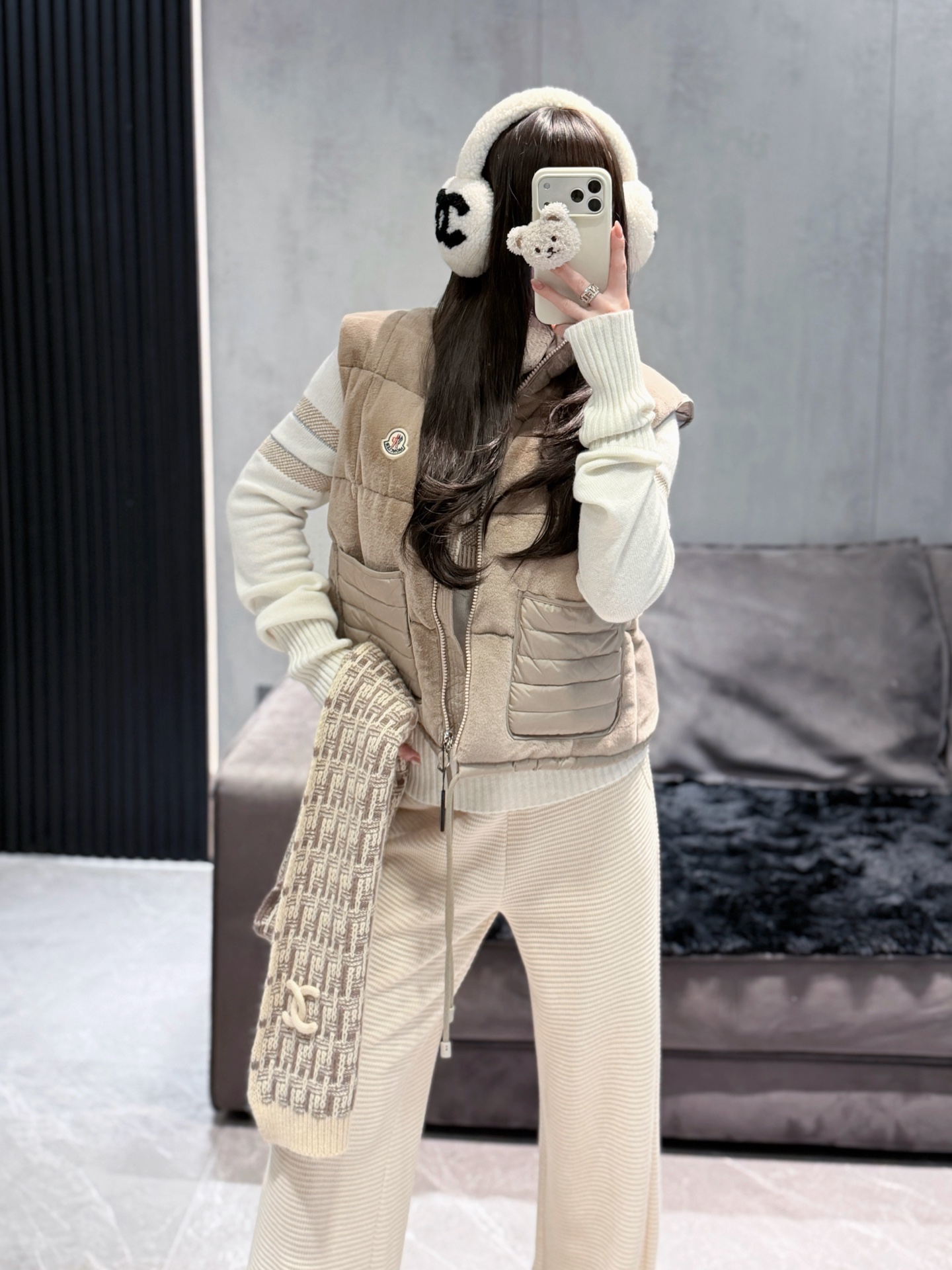 NO:588005,Own model look with mm oatmeal knitted pants, alexander wang19860909自家模特look 搭配mm燕麦针织裤,,alexander wang,Women's clothing
