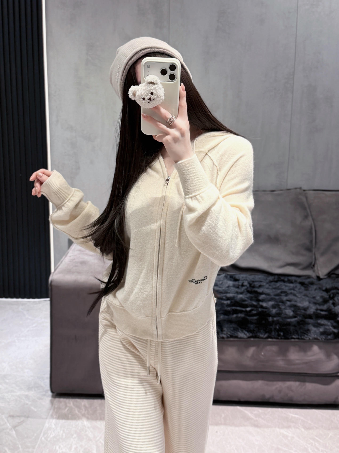 NO:588014,Own model look with mm cream knitted pants, alexander wang19860909自家模特look 搭配mm奶油针织裤,,alexander wang,Women's clothing