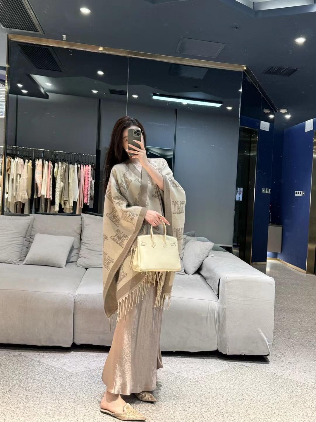 NO:589283,Put it on at will. I feel full of chaebol's nobility!!,,alexander wang19860909随意披上 财阀贵感拉满 !!,,alexander wang,Women's clothing