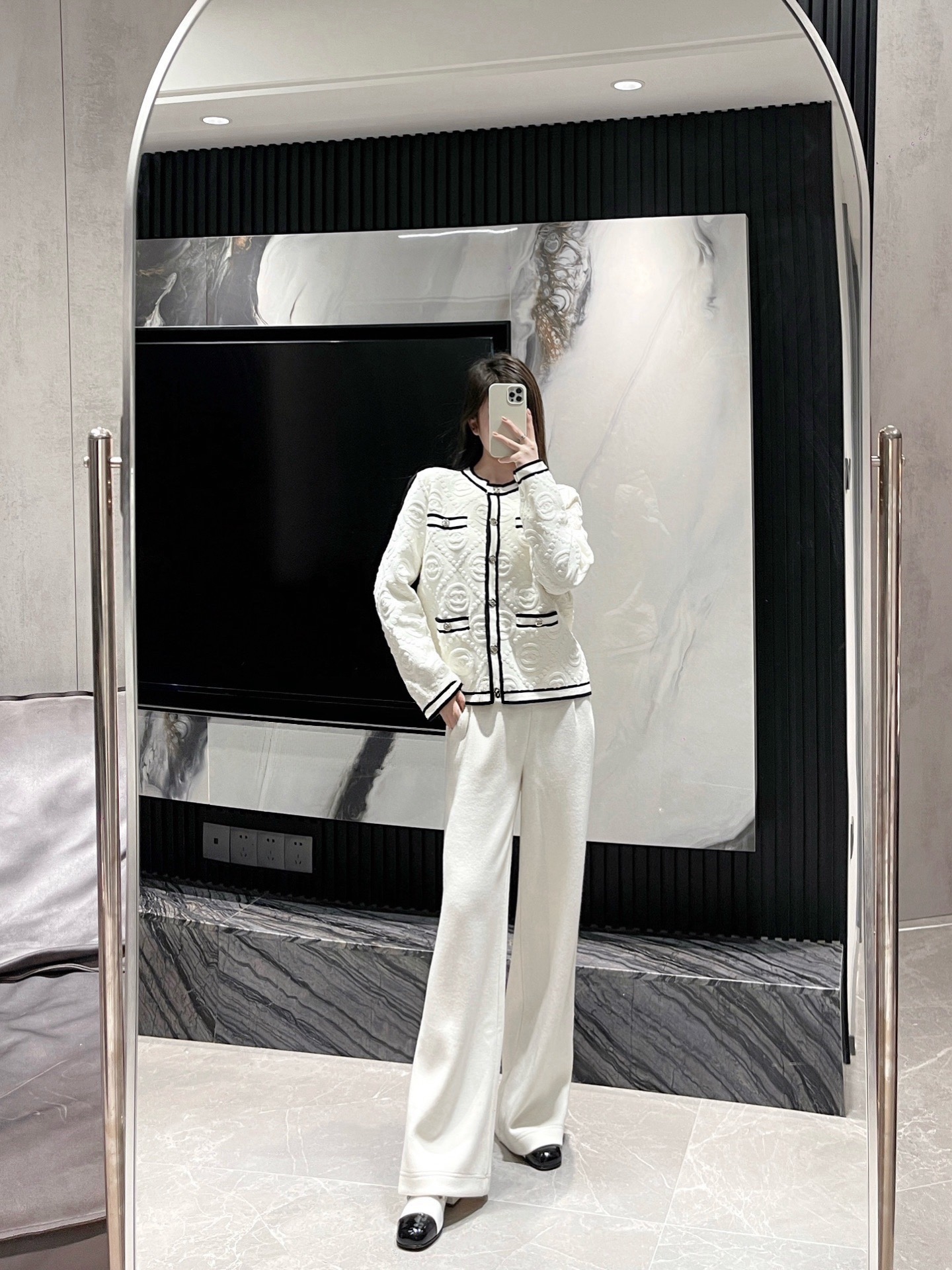 NO:590395,These white pants are so beautiful. Everyone praises them, alexander wang19860909这条白裤子太美了 人见人夸,,alexander wang,Women's clothing