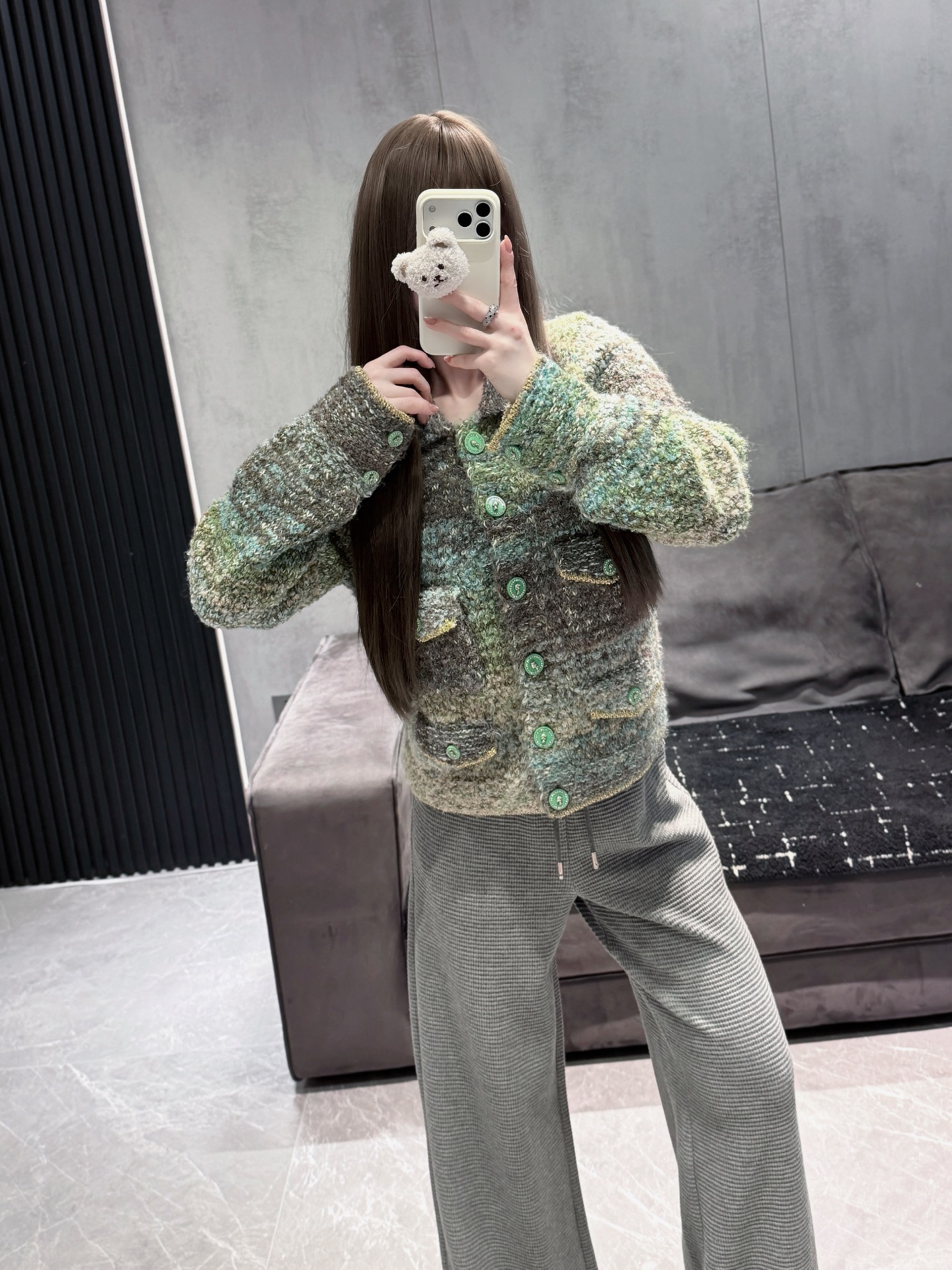 NO:590404,Own model look with mm gray knitted pants, alexander wang19860909自家模特look 搭配mm灰色针织裤,,alexander wang,Women's clothing