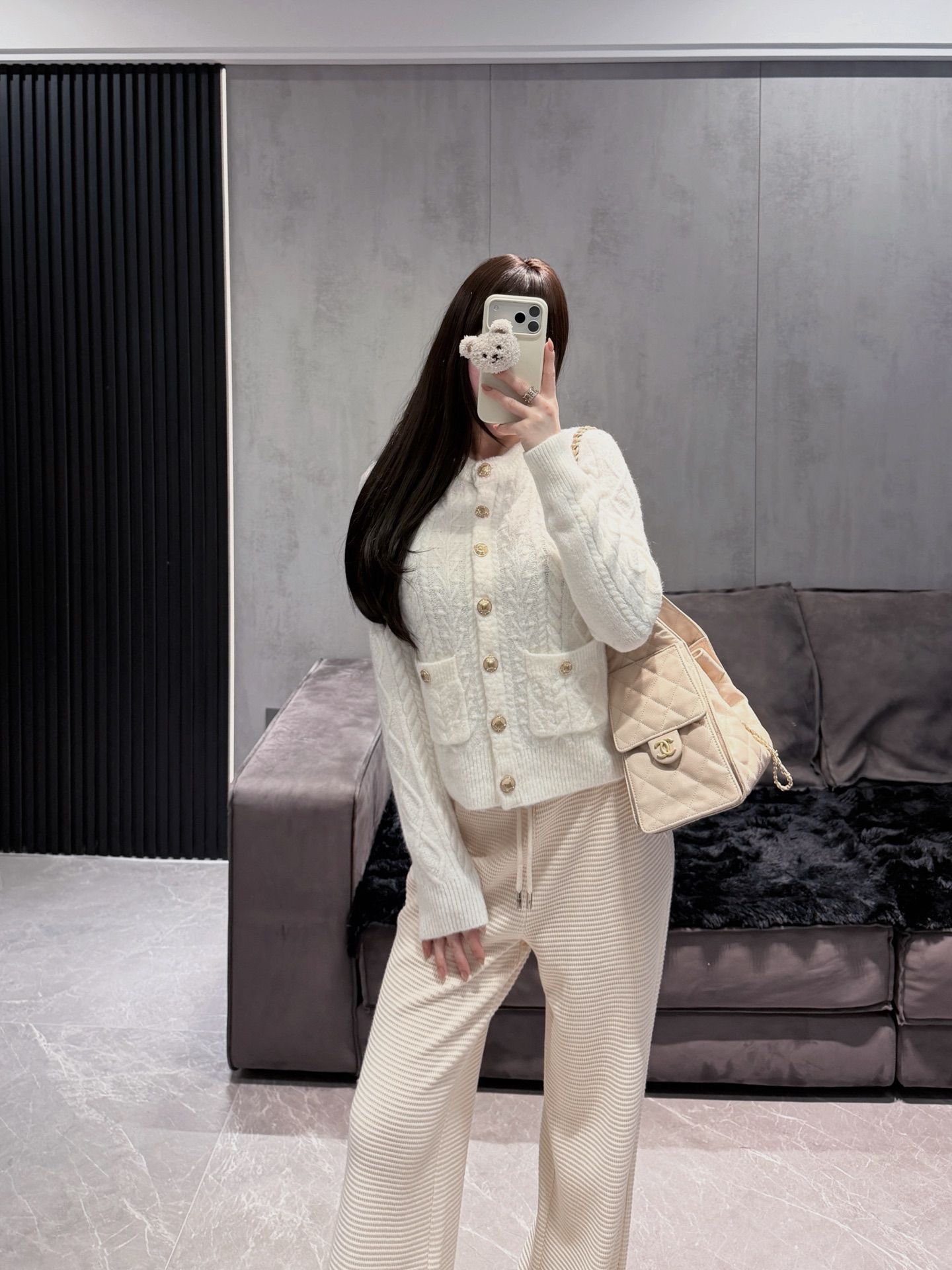 NO:590396,Own model look with mm oatmeal knitted pants, alexander wang19860909自家模特look 搭配mm燕麦针织裤,,alexander wang,Women's clothing