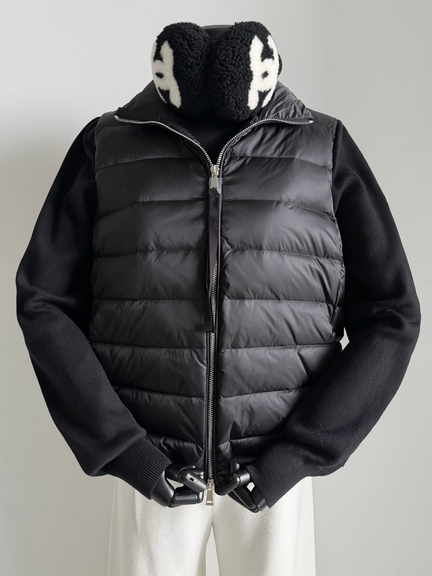 NO:590390,Comes with a dust bag in black and detailed photos. It can be worn from autumn and winter to early spring. This kind of spliced ​​down jacket is so needed in the transitional season. It is light and easy to store and easy to take care of in daily life. Down jacket, alexander wang19860909配防尘袋黑色·细节实拍图 可以从秋冬一直穿到早春 过渡季节太需要这种拼接羽绒服了 轻便好收纳,日常也方便打理,,down jacket,alexander wang,Women's clothing