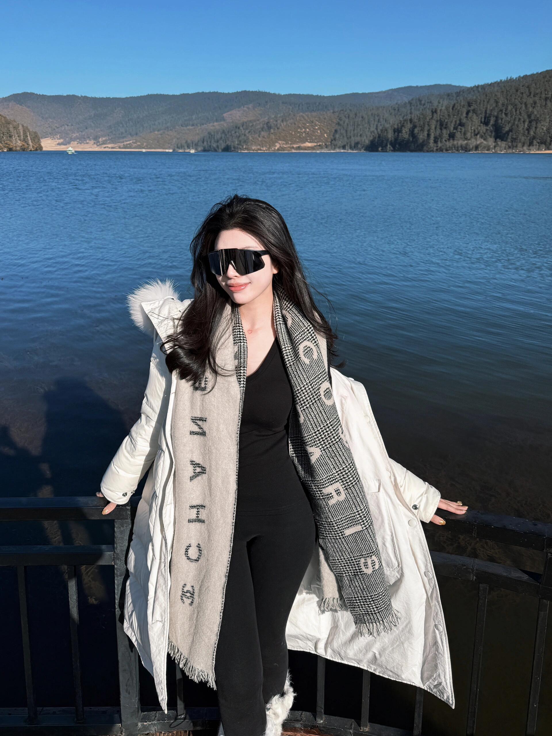 NO:591786,Can be worn on both sides for multiple occasions,,alexander wang19860909双面可披 多场合利用,,alexander wang,Women's clothing