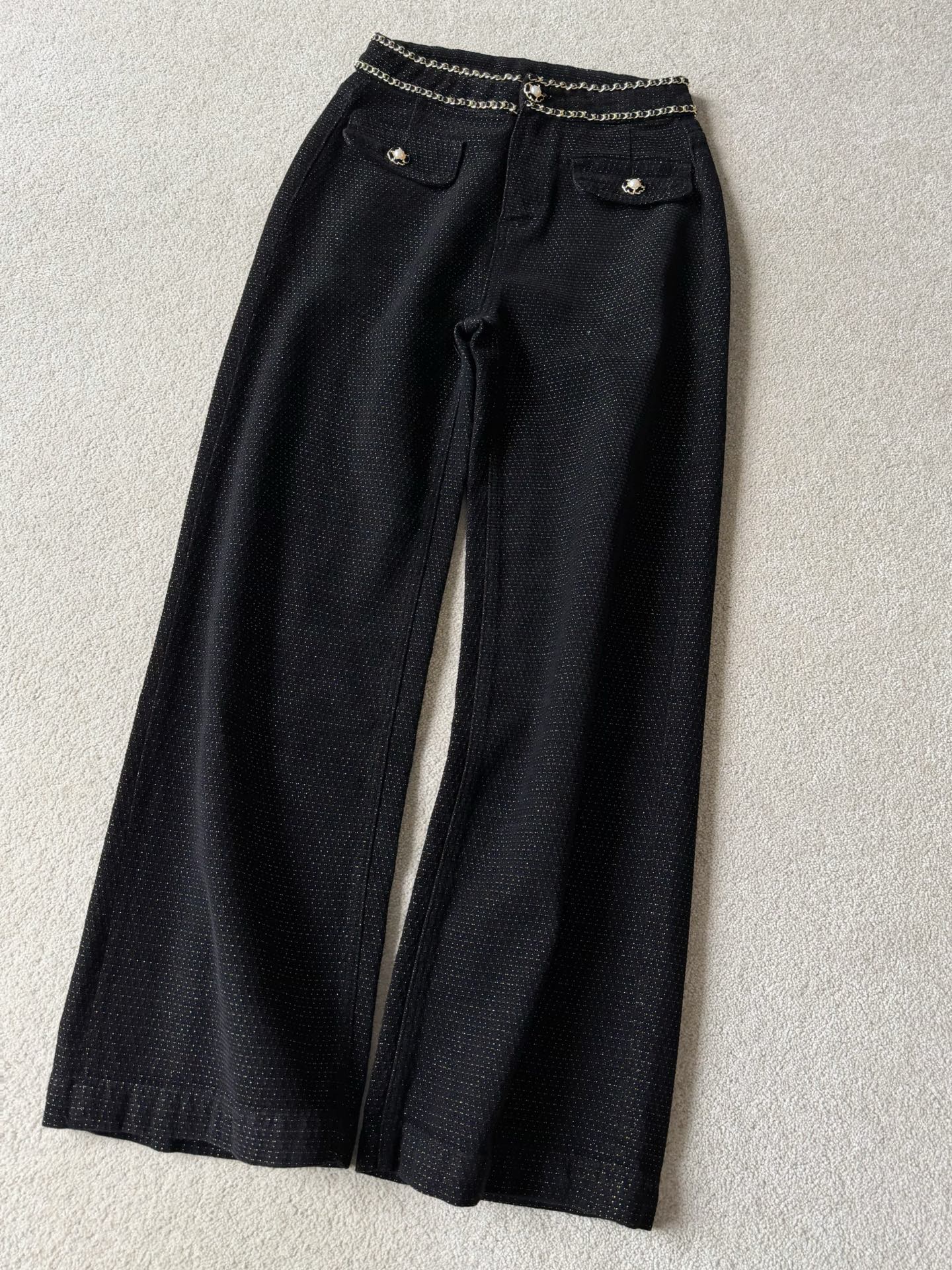 NO:607458,Actual photos of black details. Made of heavy metal chain. Full of drape and high-end feel. Warm and slim. Just needed in autumn and winter.,alexander wang19860909黑色细节实拍图 重工五金链条制作 垂坠十足,高级感拉满 保暖又显瘦秋冬刚需,,alexander wang,Women's clothing