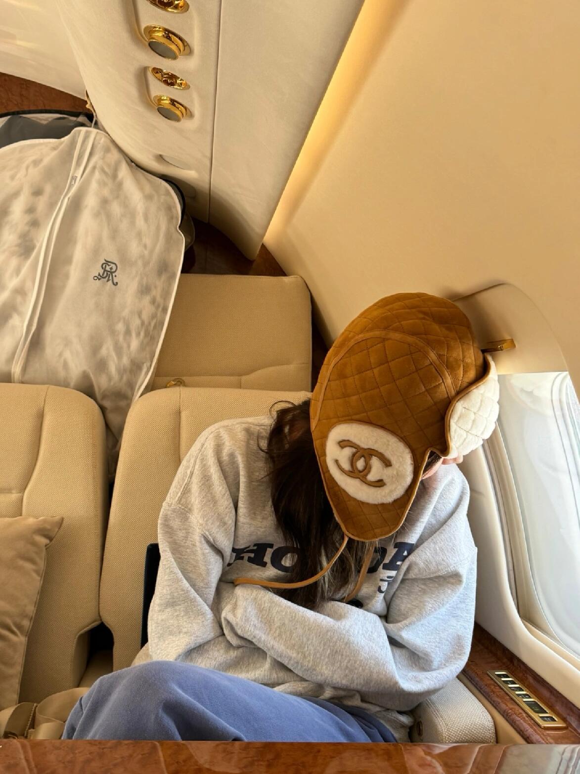 NO:608399,Outfit demonstration: fur hats are a plus, hats, alexander wang19860909穿搭示范 皮草帽太加分了,,hats,alexander wang,Women's clothing