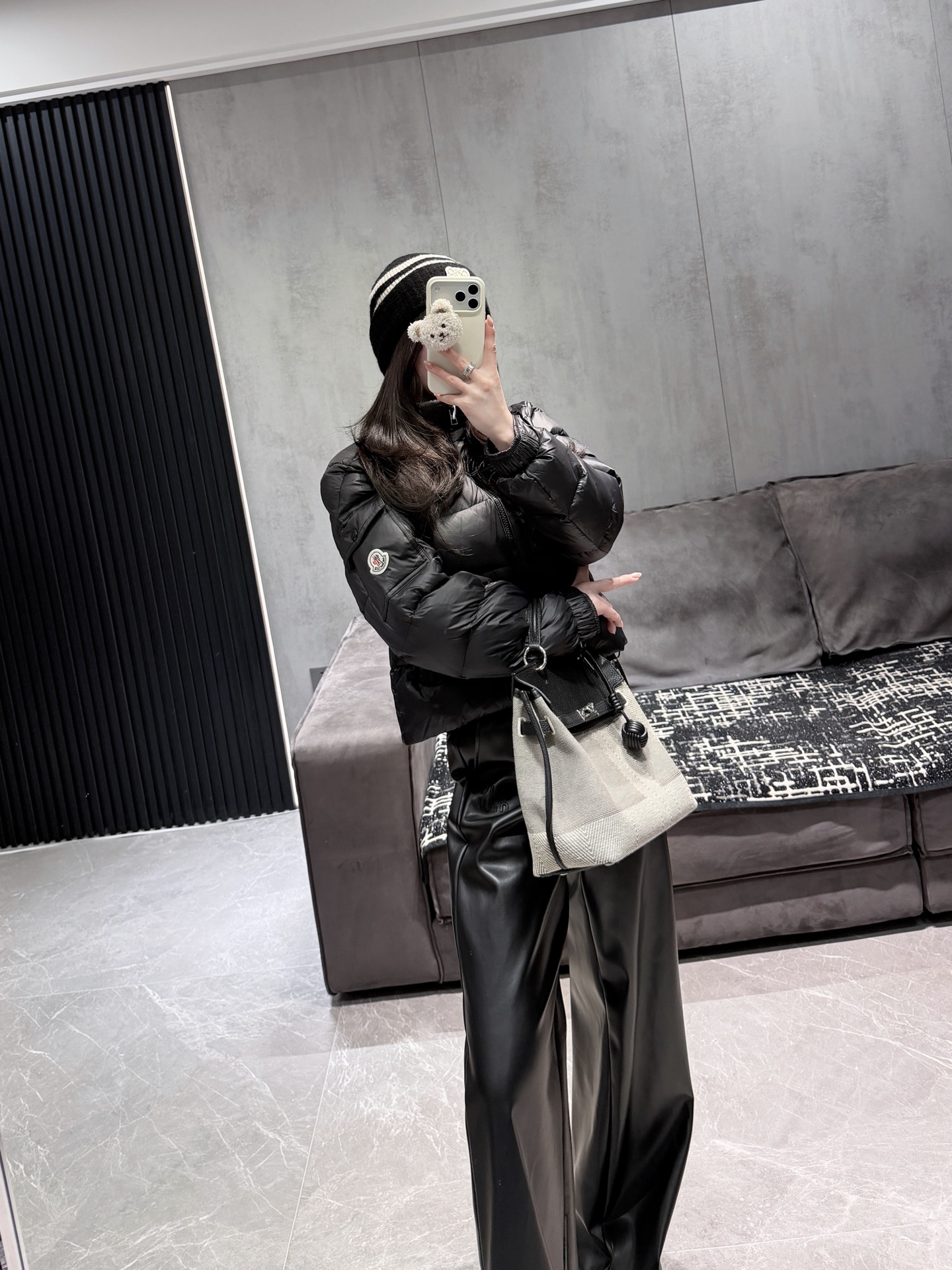 NO:608427,Own model look paired with miu high-quality leather pants, miumiu, alexander wang19860909自家模特look 搭配miu高品皮裤,,miumiu,alexander wang,Women's clothing