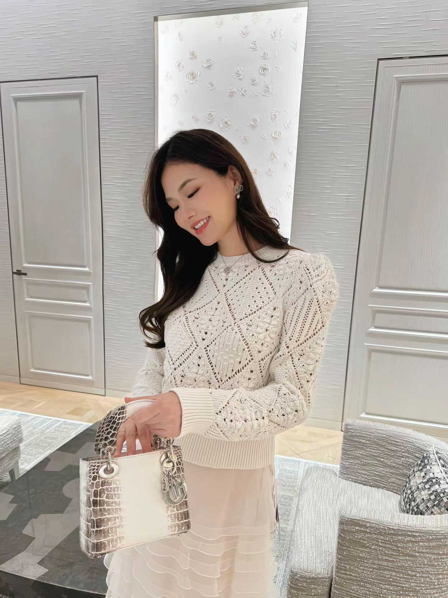 NO:611701,The ladies behind the counter all got on top of each other. This piece is so elegant, alexander wang19860909柜姐纷纷上身 这件好优雅,,alexander wang,Women's clothing