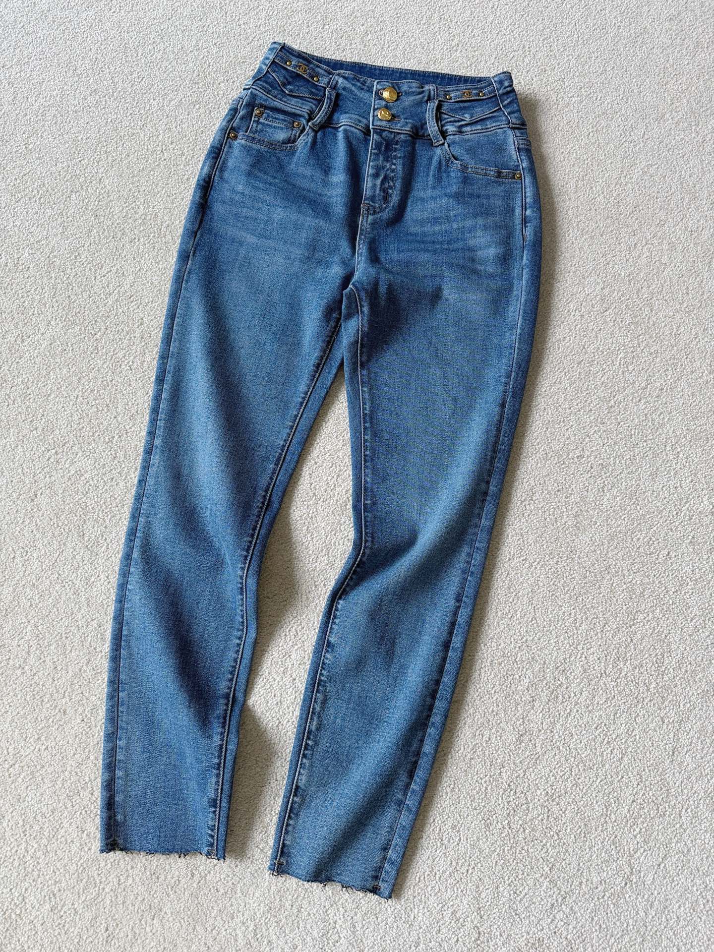 NO:621822,Dark blue·detailed real photos. This year’s small pants are one pair and one is left. They are practical and very warm and meet different matching needs in autumn and winter.,alexander wang19860909深蓝色·细节实拍图 今年的小脚裤出一条留一条 实用主义基础上还很保暖 满足秋冬不同的搭配需求,,alexander wang,Women's clothing