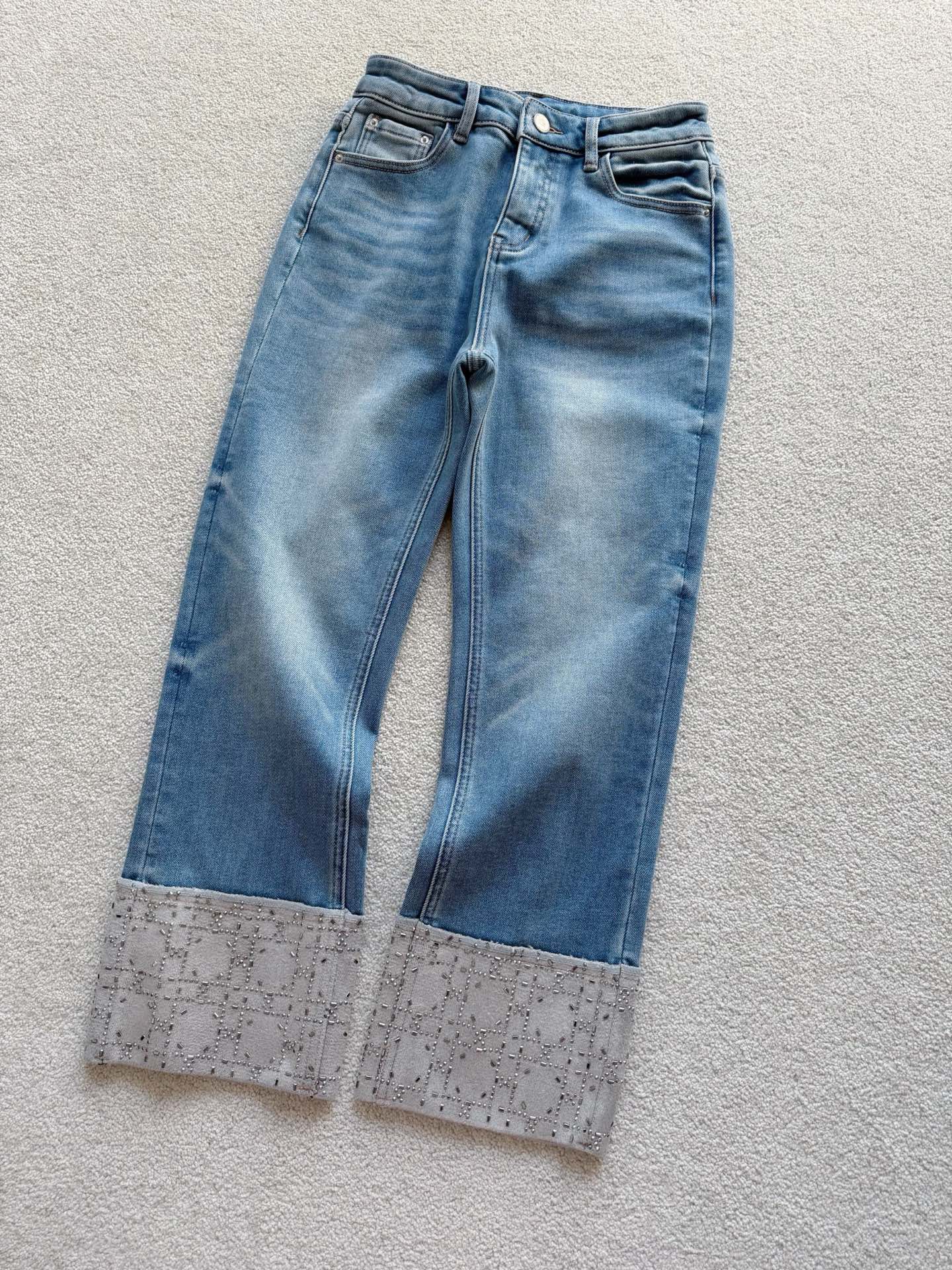 NO:623698,True blue · Detailed real photos. The stretchy denim cotton is comfortable and not tight. The bottom fleece design is more skin-friendly and warm. It does not look bloated at all, so you can control it at will., alexander wang19860909正蓝色·细节实拍图 有弹力的牛仔棉舒适不紧绷 底抓绒设计,更加亲肤保暖 又一点儿也不显臃肿,随意驾驭,,alexander wang,Women's clothing