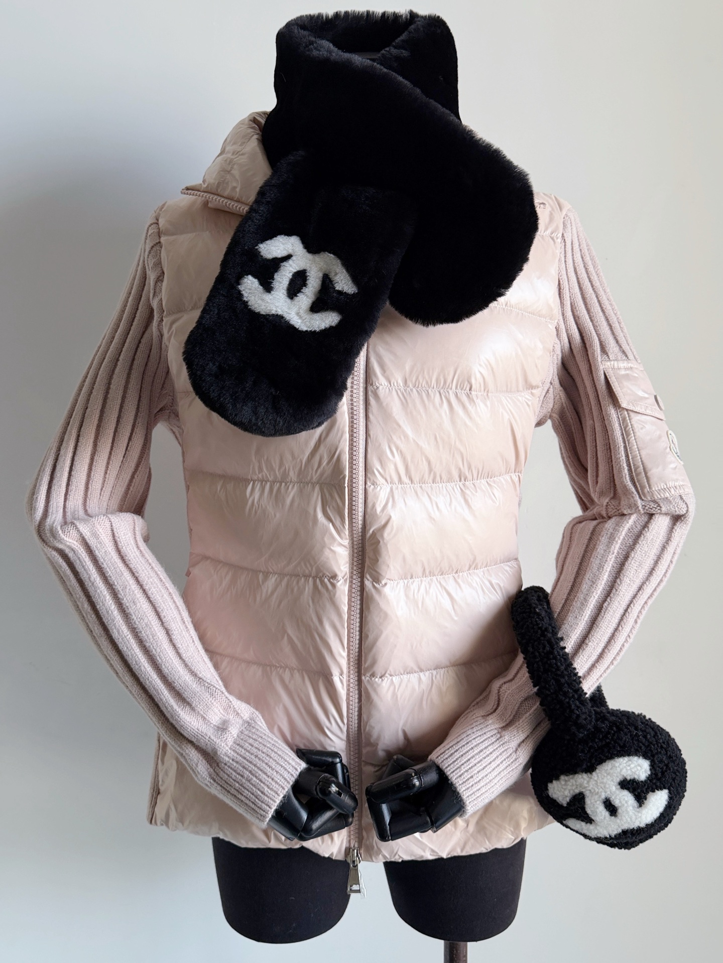 NO:625305,Comes with a dust bag, lotus root pink, and actual photos of the details. This color scheme is very high-end, not cheap at all. The most important thing is that it is spliced ​​with wool knitting on the front and back. There is no limit on the body shape, and it is more practical. This kind of small jacket is enough for daily wear at home,, jackets & coats, alexander wang19860909配防尘袋藕粉色·细节实拍图 这个配色实物很高级,一点也不廉价 最重要的是前后拼接羊毛针织 对身材不设限,也更实用 日常宅家穿这种小外套足够了,,jackets & coats,alexander wang,Women's clothing