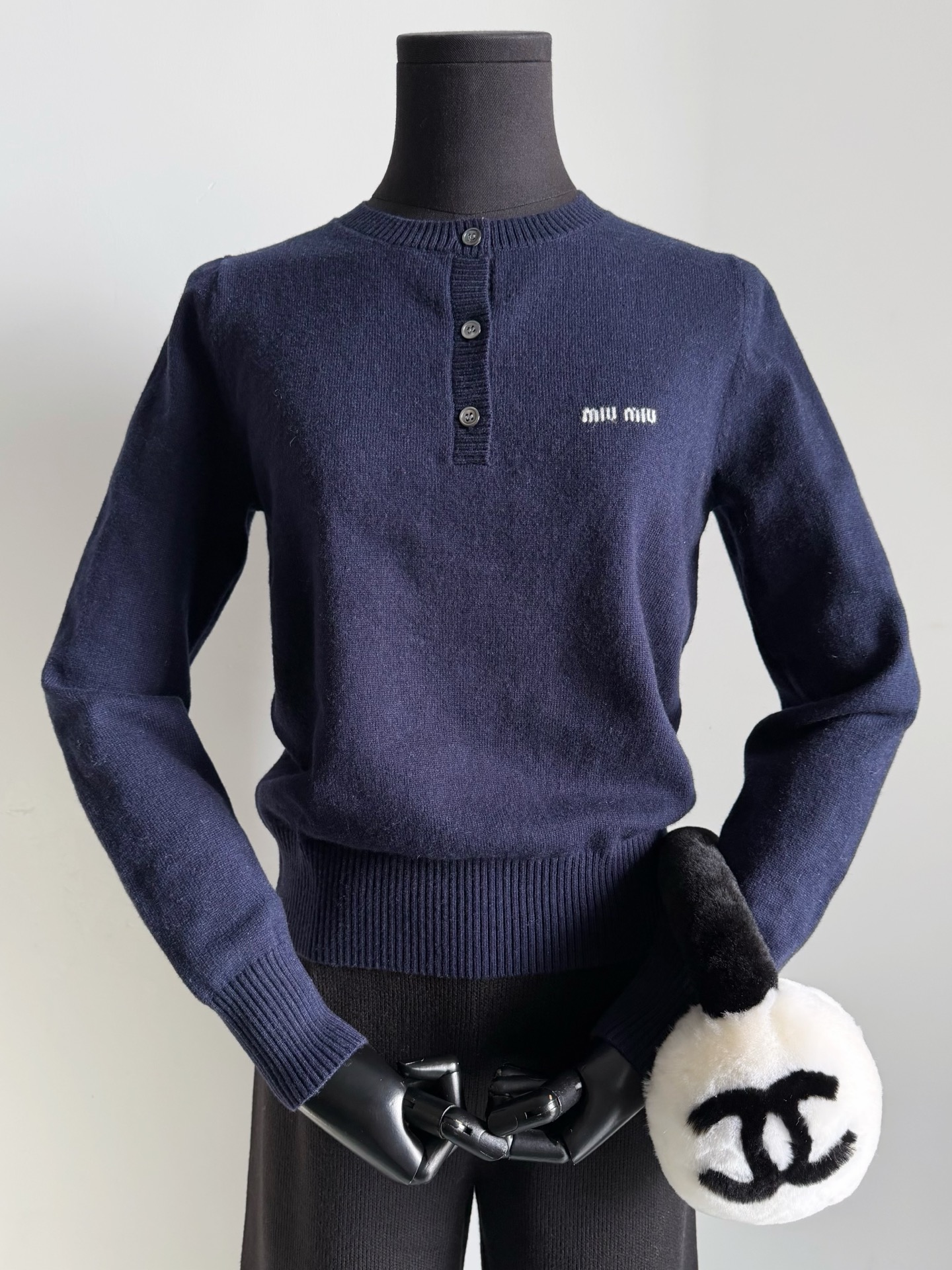 NO:649786,Deep navy blue·detailed real photos. Soft and delicate cashmere sweater. It is very suitable for wearing under a down jacket, down jacket, alexander wang19860909深藏蓝·细节实拍图 柔软细腻的羊绒小衫 很适合内搭在羽绒服里,,down jacket,alexander wang,Women's clothing