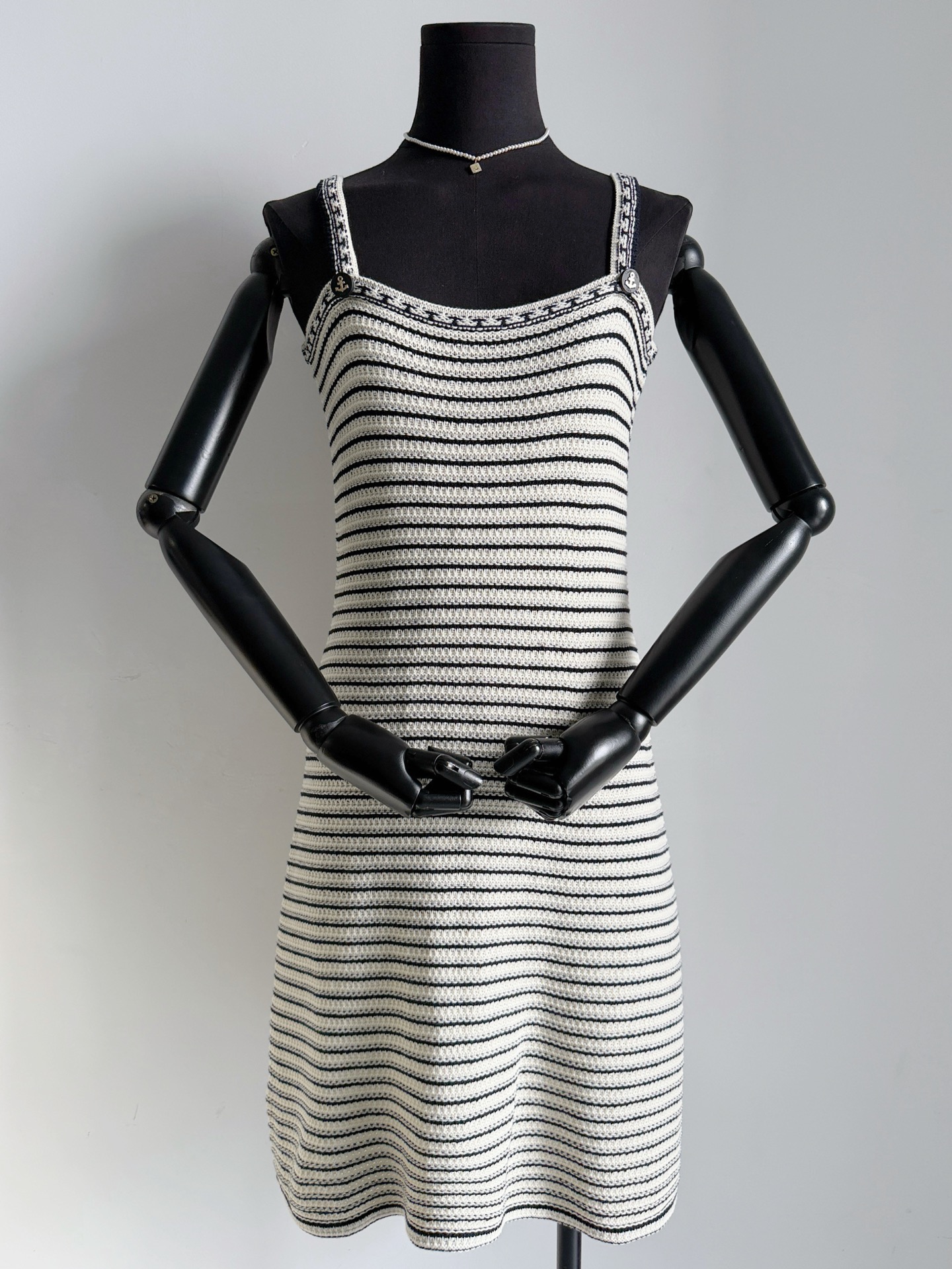 NO:656167,Actual pictures of the same series of dresses and details will show you the style intuitively. It is a real A-line slimming version, which hides the flesh and makes you look slimmer. Customers with fat body can also try it boldly. The drape and upper body shape will not deceive you,,skirts, alexander wang19860909同系列连衣裙·细节实拍图 直观给你们展示版型 是真的A字显瘦版,藏肉显瘦 有肉的顾客也可以大胆尝试 垂坠感和上身的版型不会骗人,,skirts,alexander wang,Women's clothing