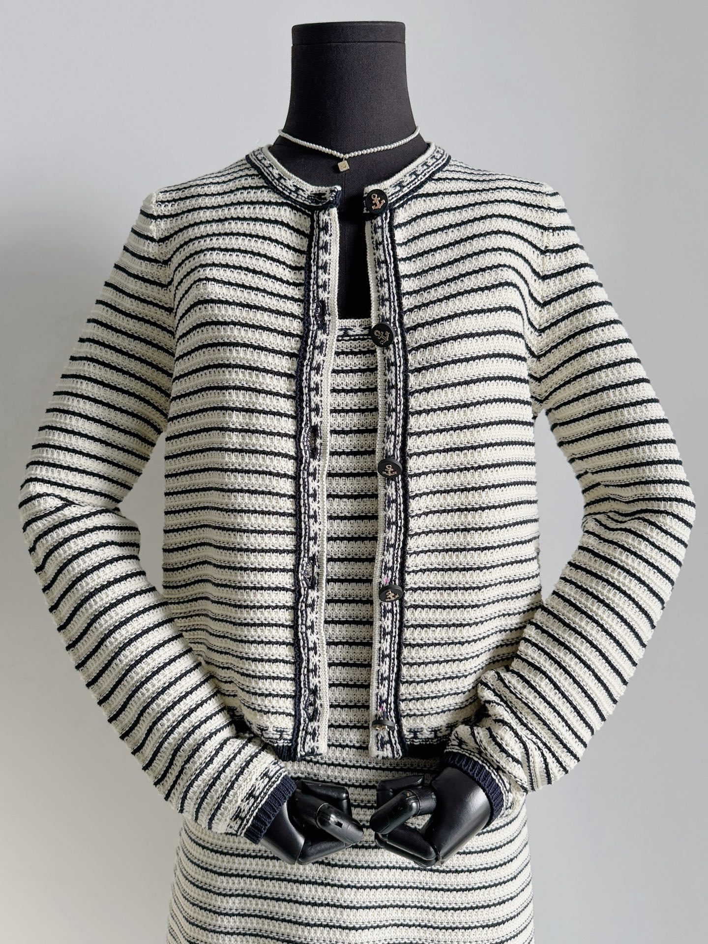 NO:656157,p, can’t wait for it to heat up. Dr. 26cruise striped series. Buy early and enjoy practical knitted items~~ Buy offline custom-made imported cotton developed by yb. The tones are consistent, high-end and durable. The front-shoulder H-shaped cardigan is slim and elegant. It is elastic and soft against the skin. It can be controlled by all shapes and ages. The same-color suspender knitted dress can be worn alone or as a set. It will not go out of style after being in the closet for ten years. Skirts, alexander wang19860909p,已经等不及升温啦 Dr·26cruise条纹系列 早买早享受的实穿主义针织单品~~ 线下购入yb开发定制进口棉 色调还原一致,高级耐看 正肩H型版型开衫显瘦有气质 弹力十足亲肤柔软 各种身材/年龄都可以驾驭住. 同色系吊带针织连衣裙 可单穿可成套搭配 躺在衣橱十年也不过时,,skirts,alexander wang,Women's clothing