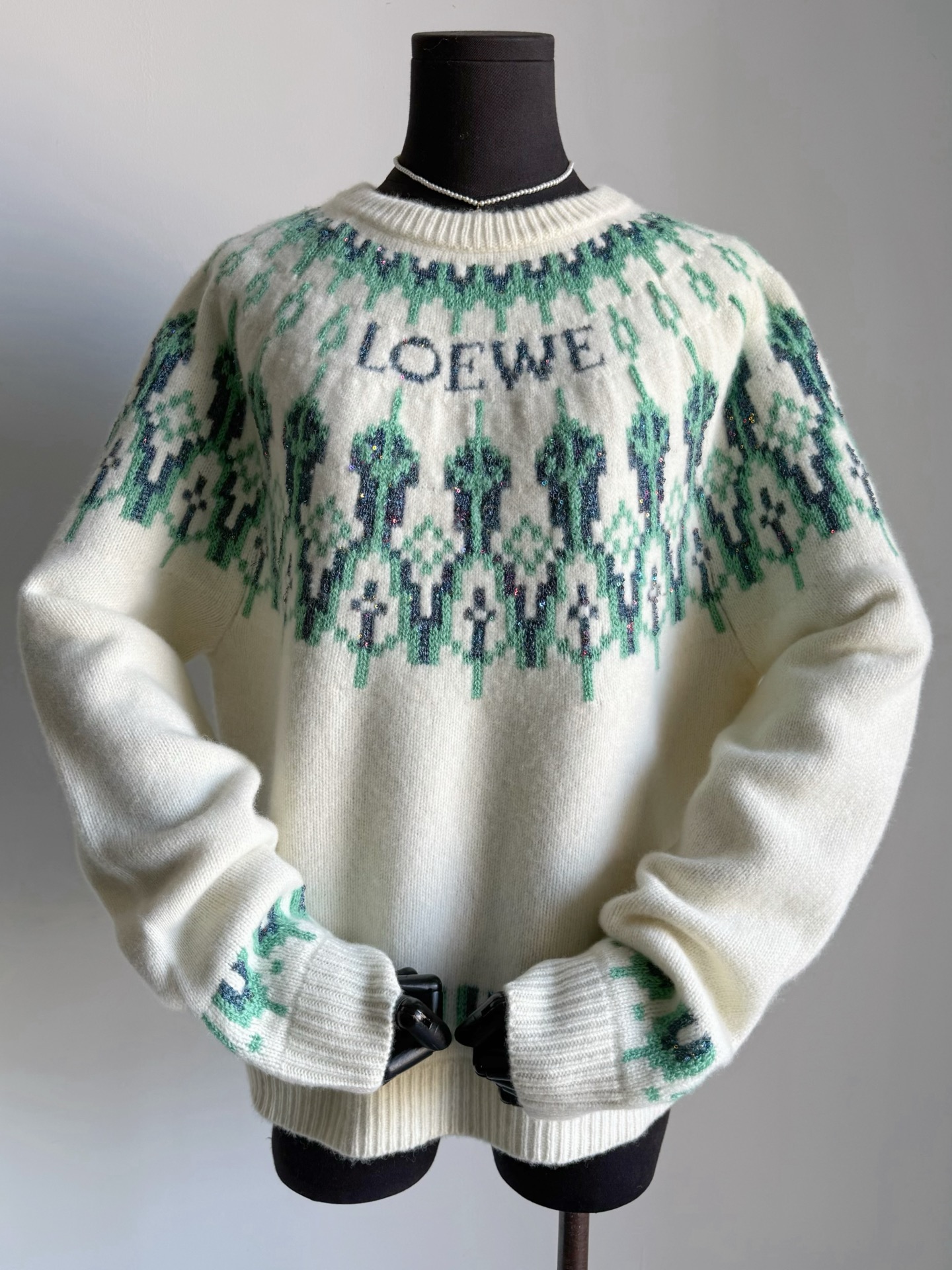 NO:665872,Mint green·detailed real photos. This color combination is really amazing. The custom-woven and custom-dyed wool refuses to be patterned by looking at the pictures. The holiday atmosphere is about to be strong, so hurry up and prepare.,  19860909薄荷绿·细节实拍图 这个配色真的太绝了 定织定染毛料拒绝看图打版 马上节日氛围浓厚,赶紧备起来,, ,Women's clothing