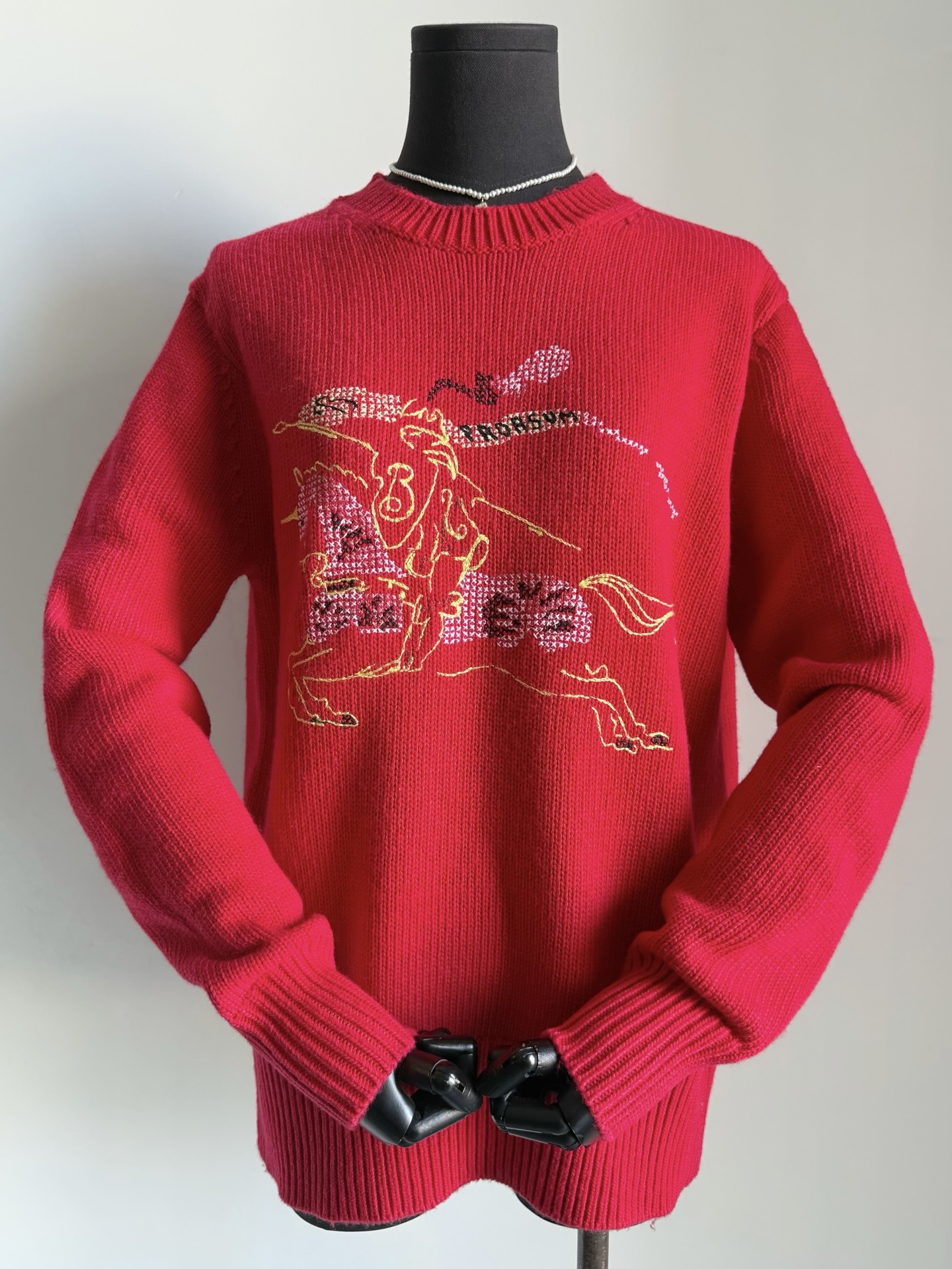 NO:709217,Crayon Red · Detailed real-life pictures. You can make money by buying the limited edition for the Year of the Horse. I really need this kind of item at the end of the year.19860909蜡笔红·细节实拍图 马年限定款买到就是赚到 年底太需要这种单品了,,,Women's clothing