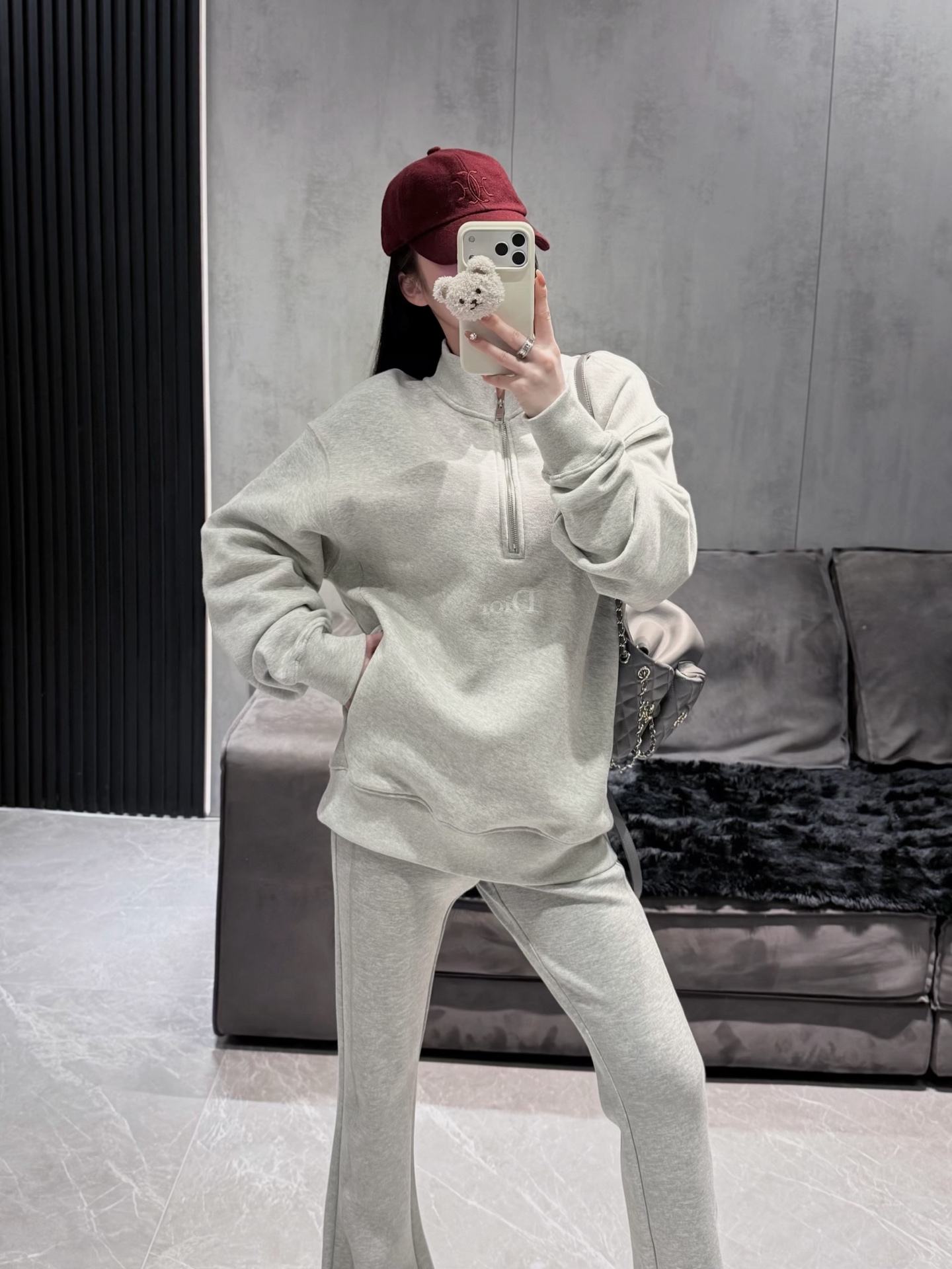 NO:734120,Own model look with cc casual bootcut sweatpants,19860909自家模特look 搭配cc休闲微喇卫裤,,,Women's clothing