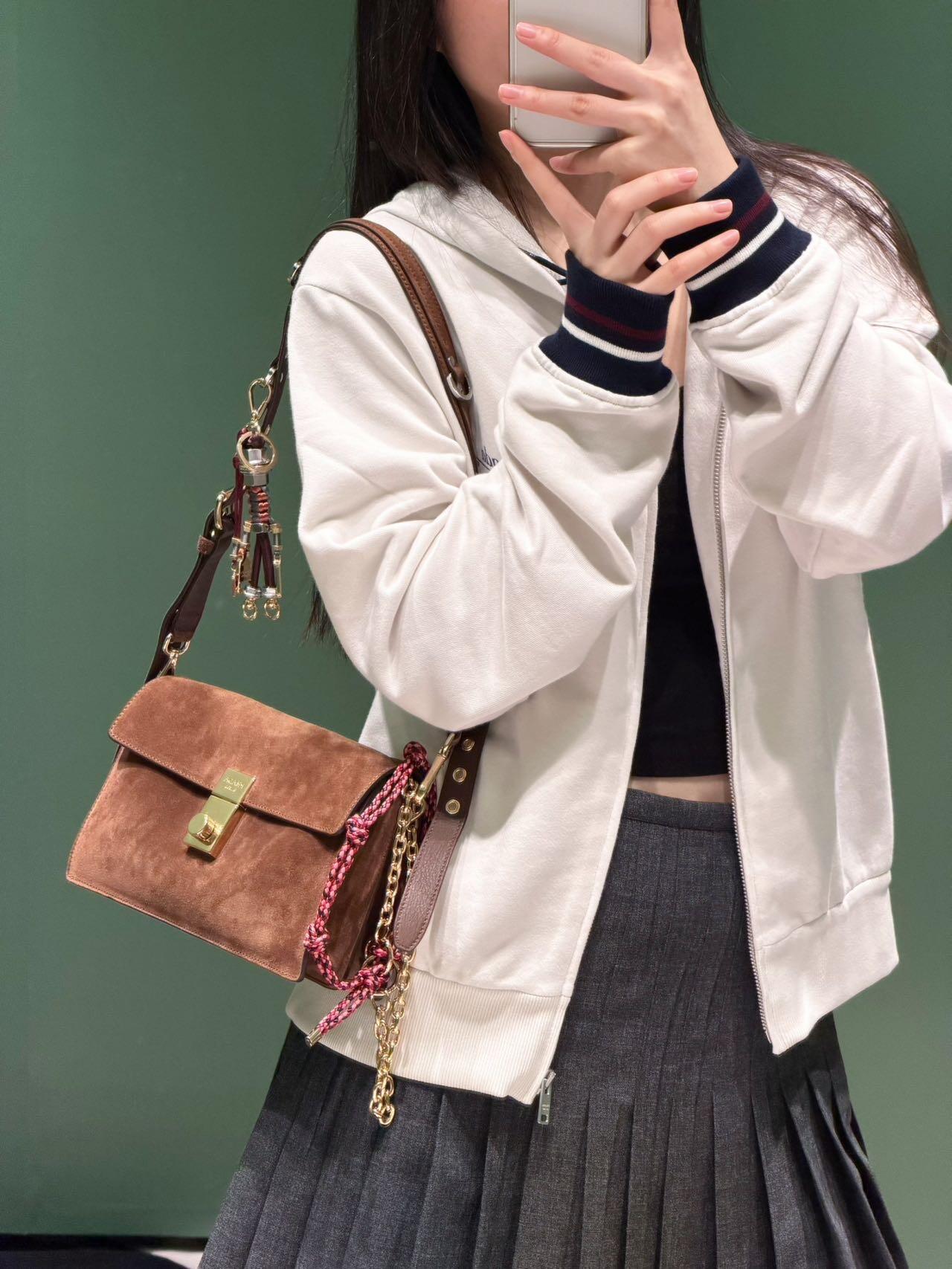 NO:734134,Real shots of offline cabinets. A pair of pleated skirts, skirts, for the beginning of spring.19860909线下柜子实拍 开春一件搭配百褶裙,,skirts,,Women's clothing