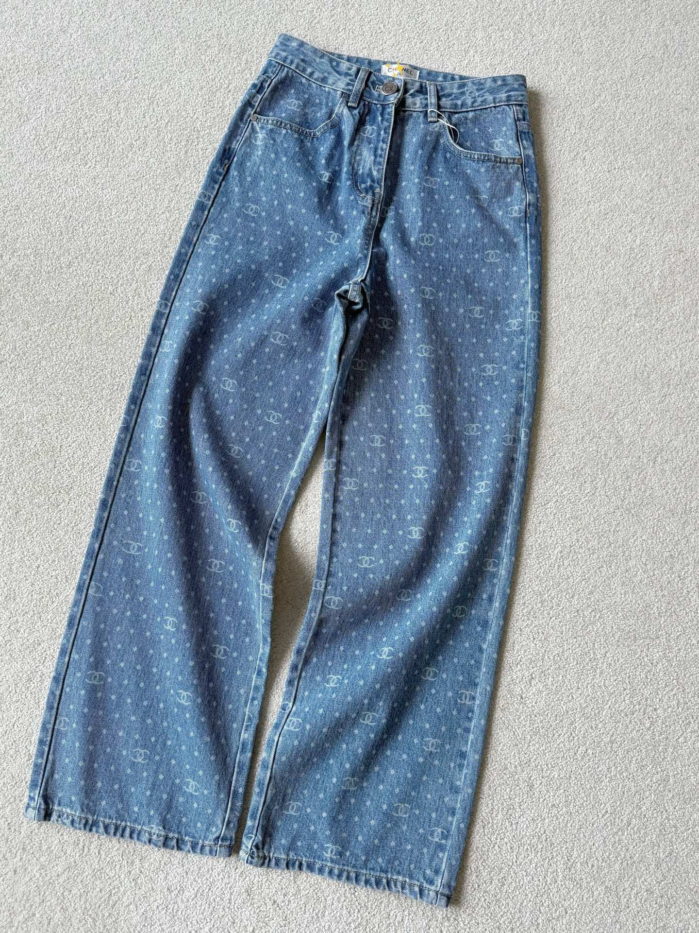 NO:751777,An eternal wardrobe classic that is irreplaceable. I still love 23b the most after wearing it. The king of word-of-mouth with cumulative sales of 3,000+. We have also been insisting on replenishing orders. The fabric has been adjusted for more than a month, including discharge printing. It is not a laser process on the market. The three-dimensional tailoring pattern and small details have been repeatedly adjusted. The details of the replenishment process have been upgraded. The cost has increased a lot, but we still insist on the feedback price.19860909永远的衣橱经典无可替代 穿来穿去还是最爱23b这一条 累计销售3000+的口碑之王 我们也是一直在坚持补单. 面料调整了一个多月包括拔印印花 不是市面的激光工艺 立体剪裁版型和小细节反复调整 补单过程细节都升级 成本增加了不少,仍然坚持回馈价,,,Women's clothing