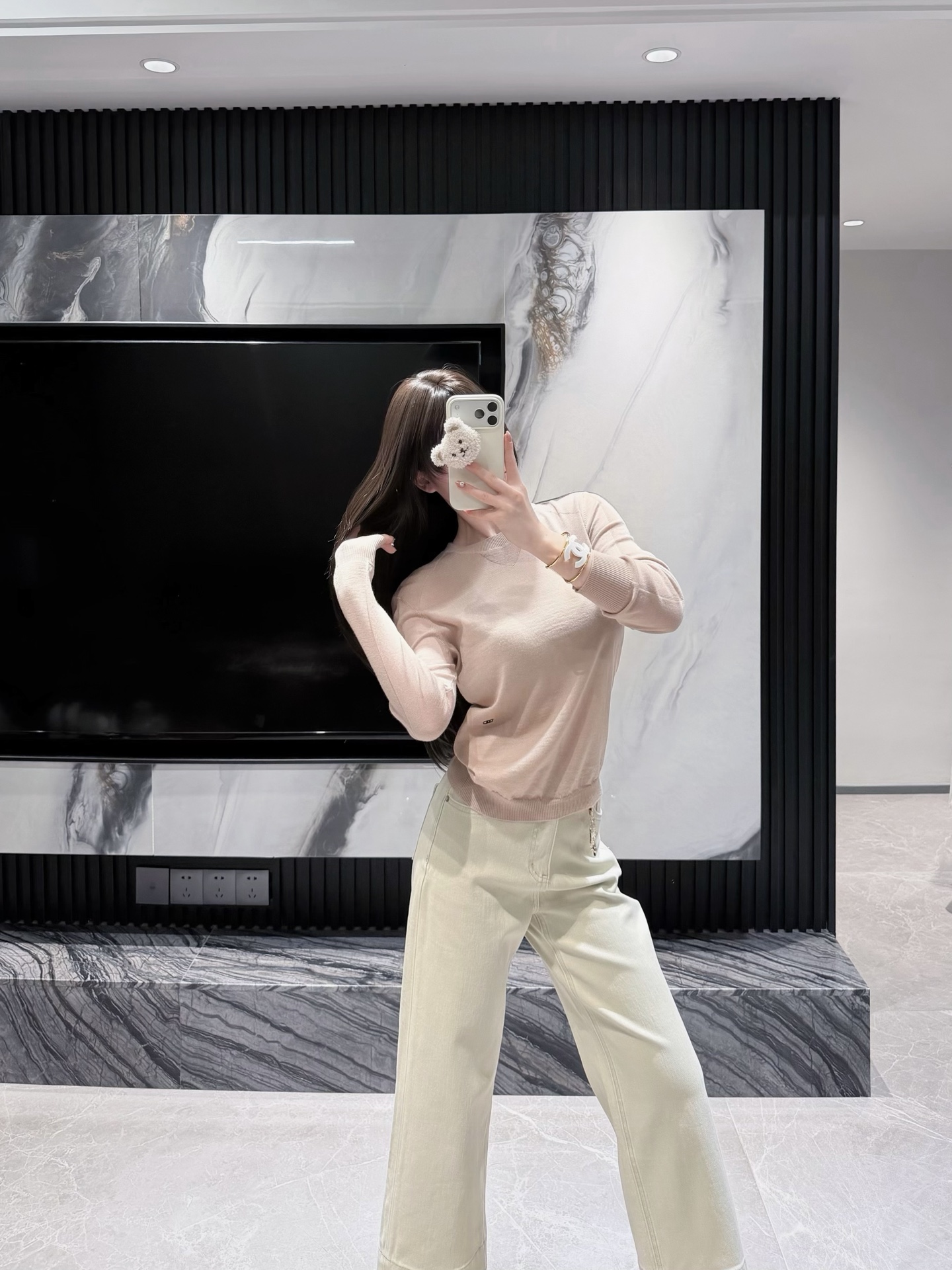 NO:760551,Own model look paired with cc small robot nine-point jeans, jeans,19860909自家模特look 搭配cc小机器人九分牛仔裤,,jeans,,Women's clothing