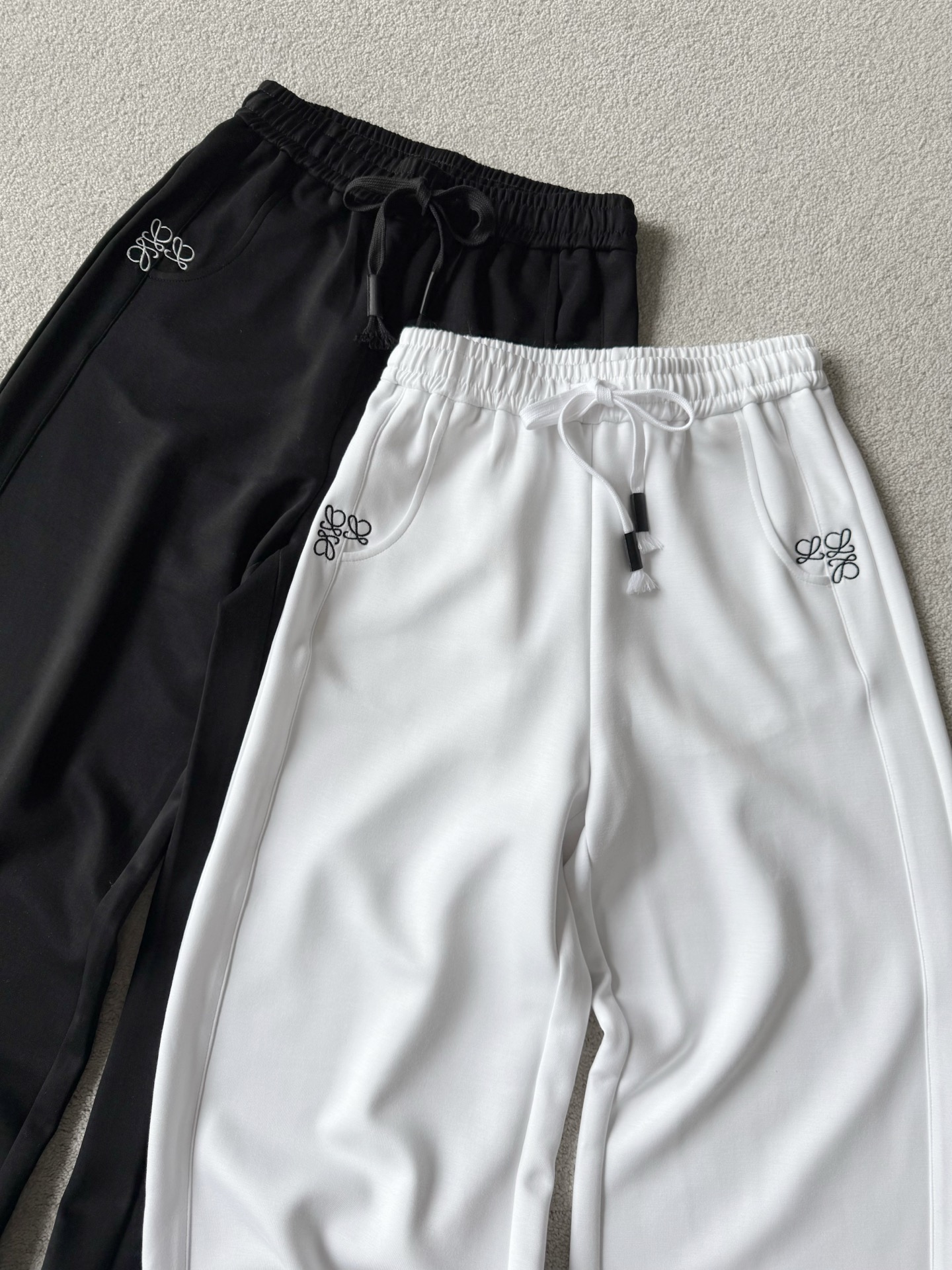 NO:762115,Black · Detailed real photos. If you want to look slim but don’t have to choose a match, black is the first choice, no need to worry. With a good fit, I lost 5 pounds on my upper body, not to mention its comfort ~~,,19860909黑色·细节实拍图 想要显瘦又不挑搭配 黑色是首选,无需纠结 好版型上身自己就瘦了5斤 更不用提它的舒适度了 ~~,,,Women's clothing