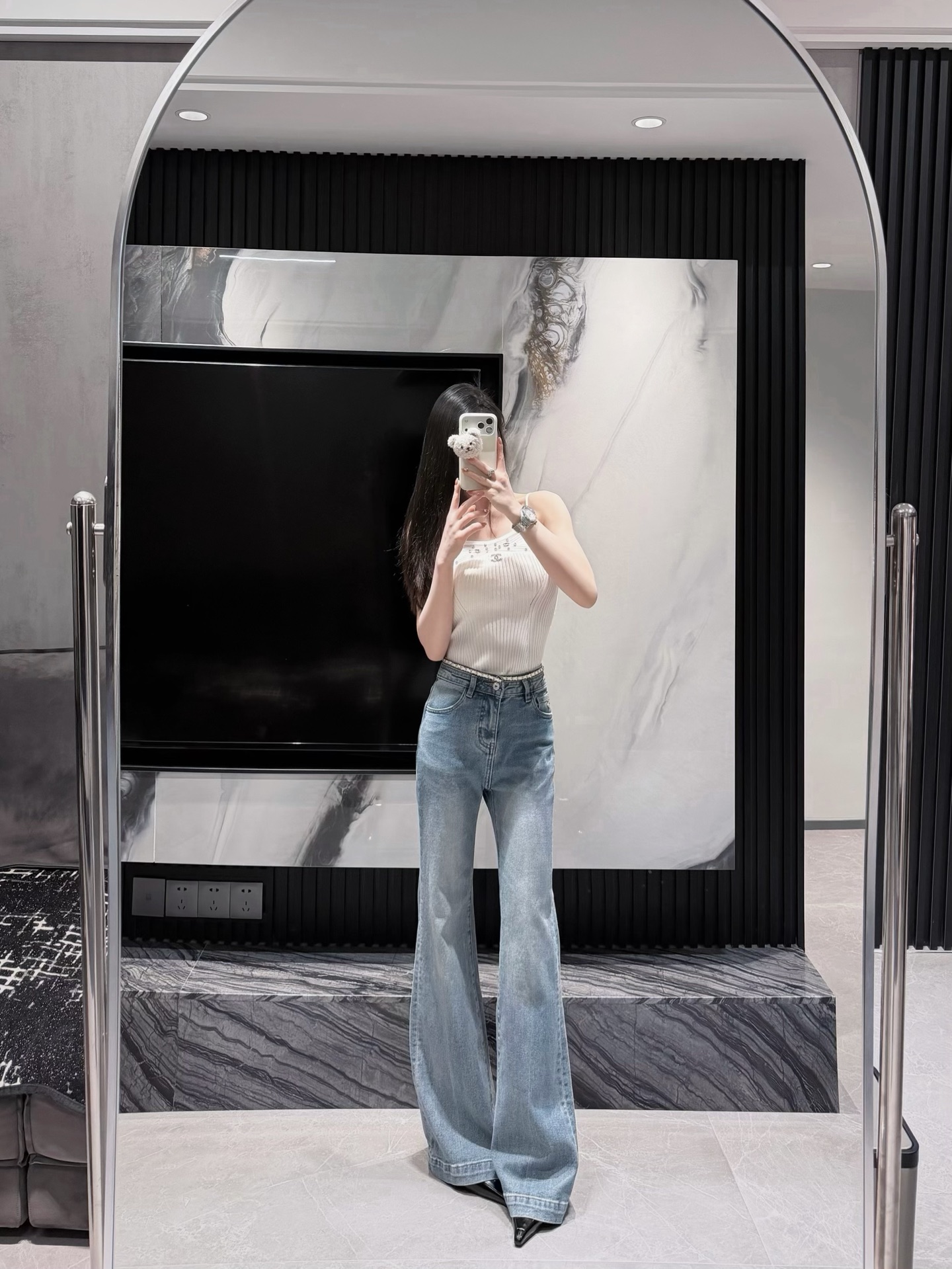 NO:790565,Own model look with cc chain jeans, jeans,19860909自家模特look 搭配cc链条牛仔裤,,jeans,,Women's clothing