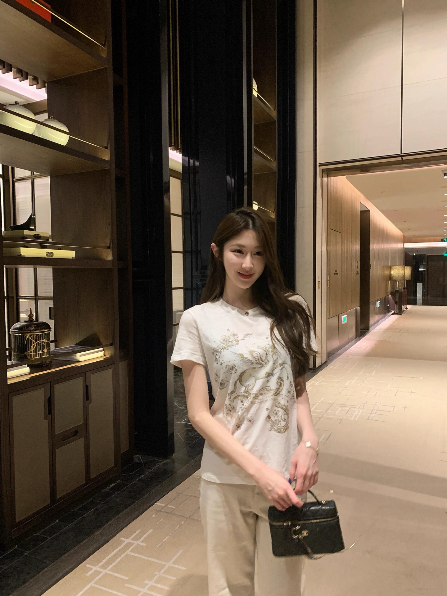 NO:792236,Integrate into the daily elegance feel four seasons tee,,19860909融入日常的优雅feel 四季tee,,,Women's clothing