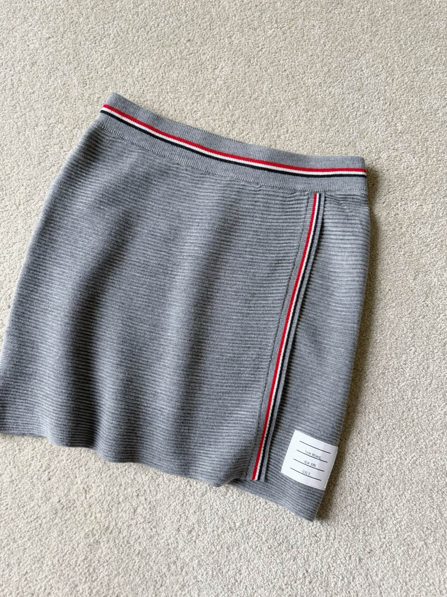 NO:793795,Detailed picture of the same series of knitted skirts. Hey guys, listen to me. This skirt has a great shape!! It’s the kind that beautifies the waist-to-hip ratio and doesn’t show the belly. I highly recommend it. Skirts,19860909同系列 针织半裙·细节图 各位宝子听我说 这条半裙版型贼好 !! 就是那种美化腰臀比 还不显肚子的那种非常推荐,,skirts,,Women's clothing