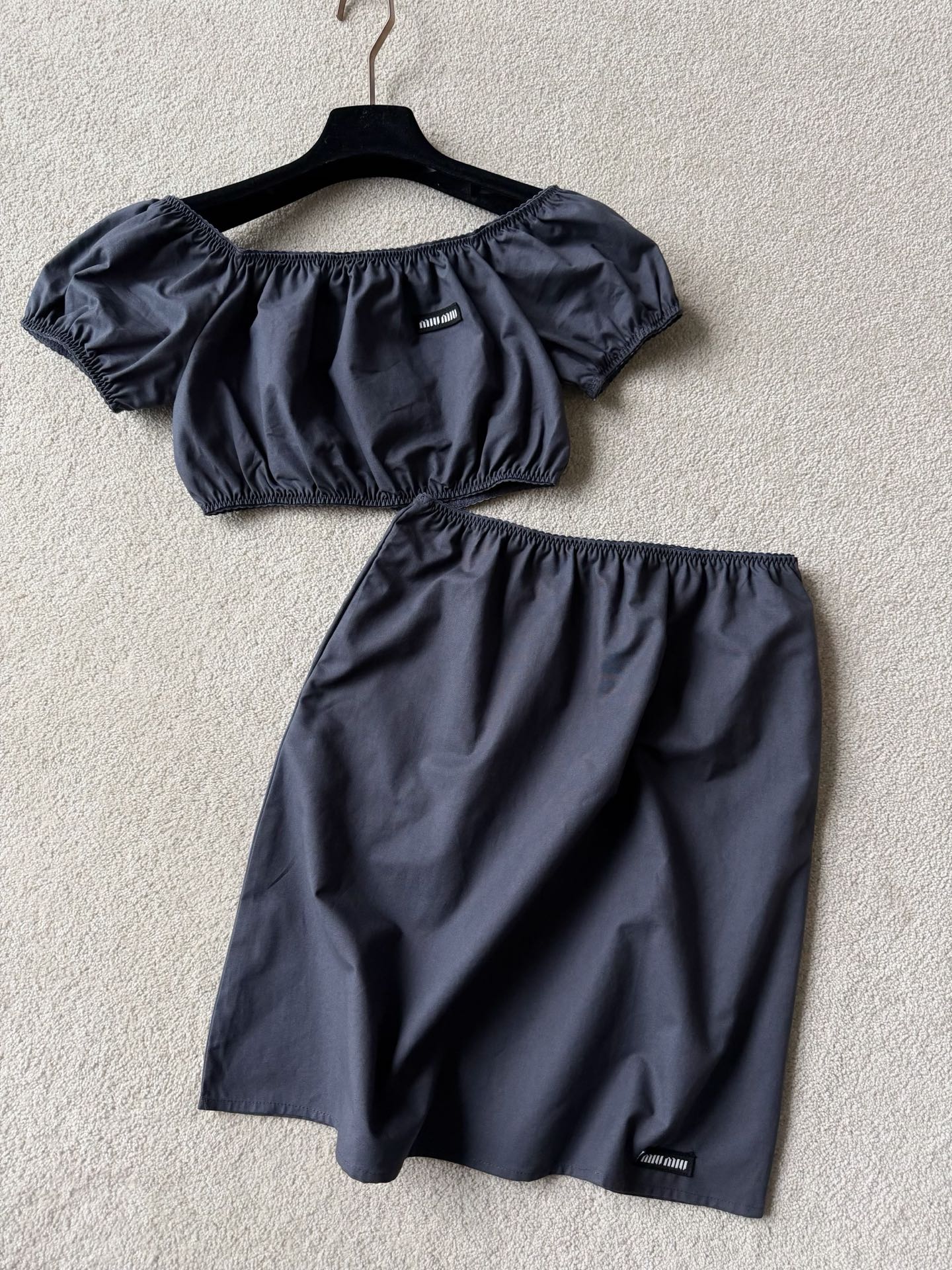 NO:796233,Matching skirt·Detailed real photos. Simple and practical, a must-have in your wardrobe. Elastic waist midfield A-line version. There is no unnecessary design, so it is enough to match and wear,,skirts,19860909配套半裙·细节实拍图 衣橱必囤的简约实穿主义 弹力腰中场A字版 没有一处多余的设计 所以足够的好搭,好穿,,skirts,,Women's clothing