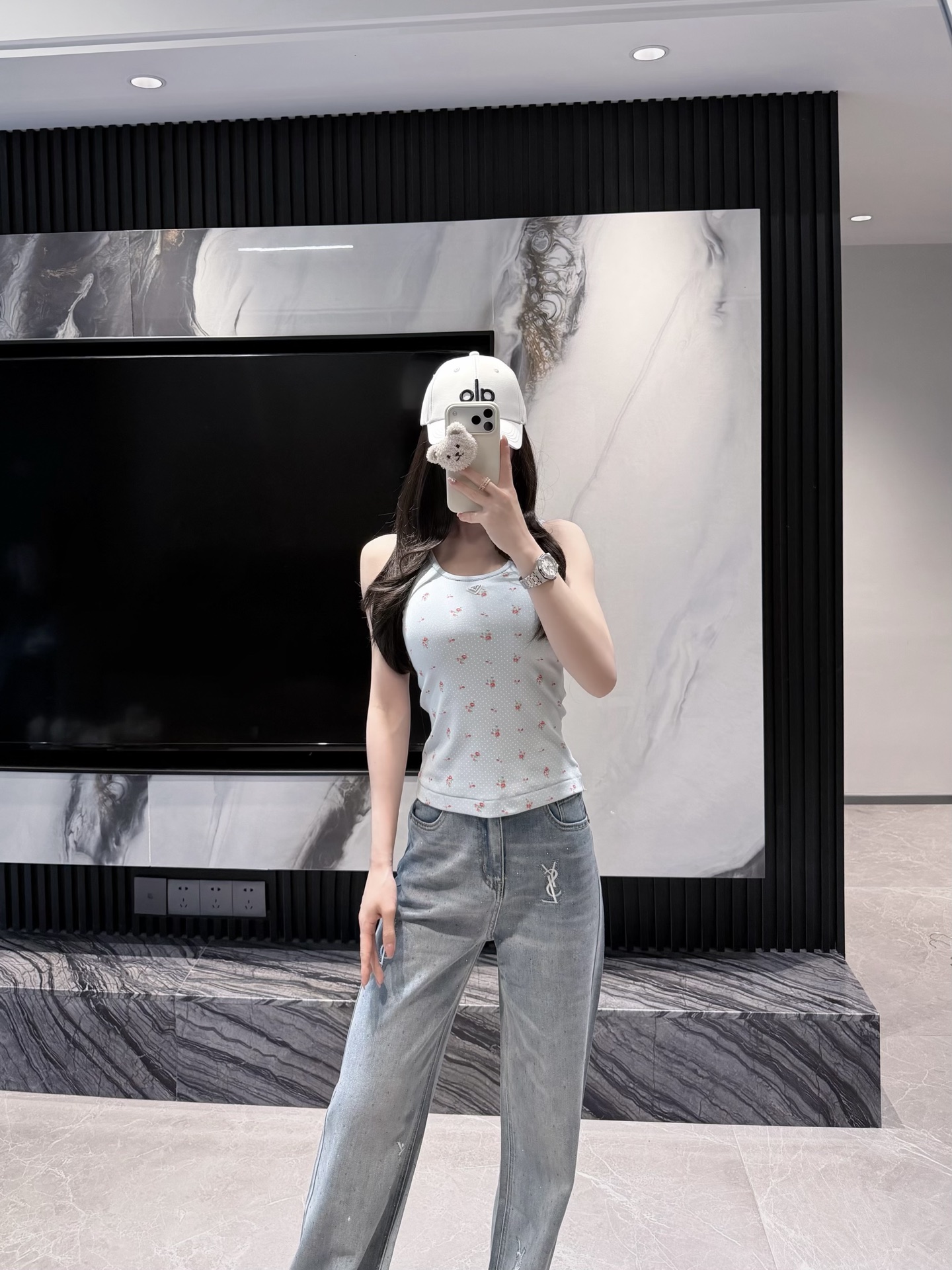 NO:797816,Own model look with Prad@floral vest,,prada,19860909自家模特look 搭配Prad@碎花背心,,prada,,Women's clothing
