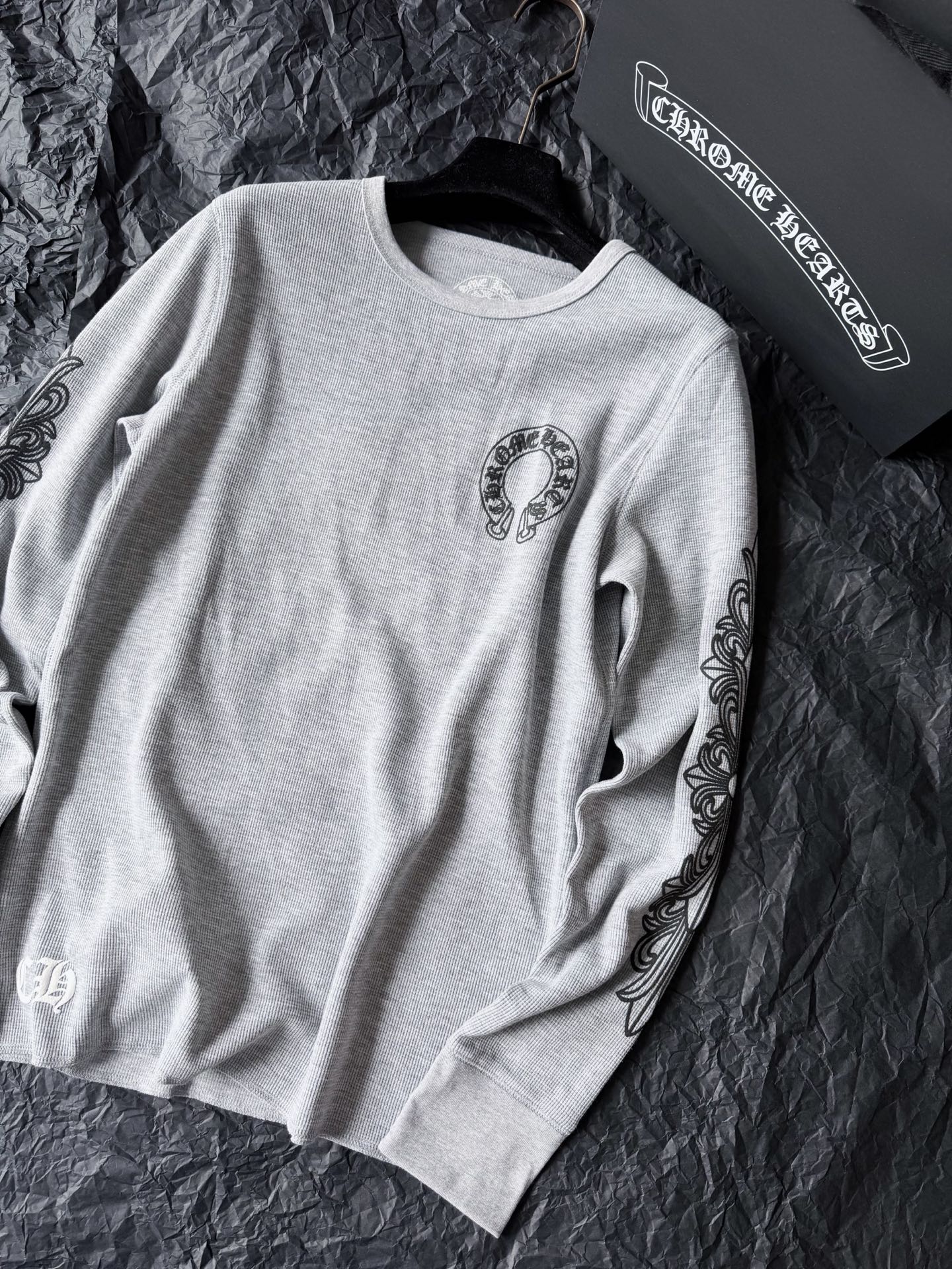 NO:798210,Gray · Detailed real-life photos. If you are confused about the color, you can close your eyes and go for high-end gray. I don’t pick people or figures at all. The sizes I make at home are also very consistent. Whether you keep it for yourself or give it away, it’s perfect ~~,,19860909灰色·细节实拍图 纠结颜色的可以闭眼入高级灰 完全不挑人不挑身材 我家做的尺码也很齐 不论自留还是送人都满分 ~~,,,Women's clothing
