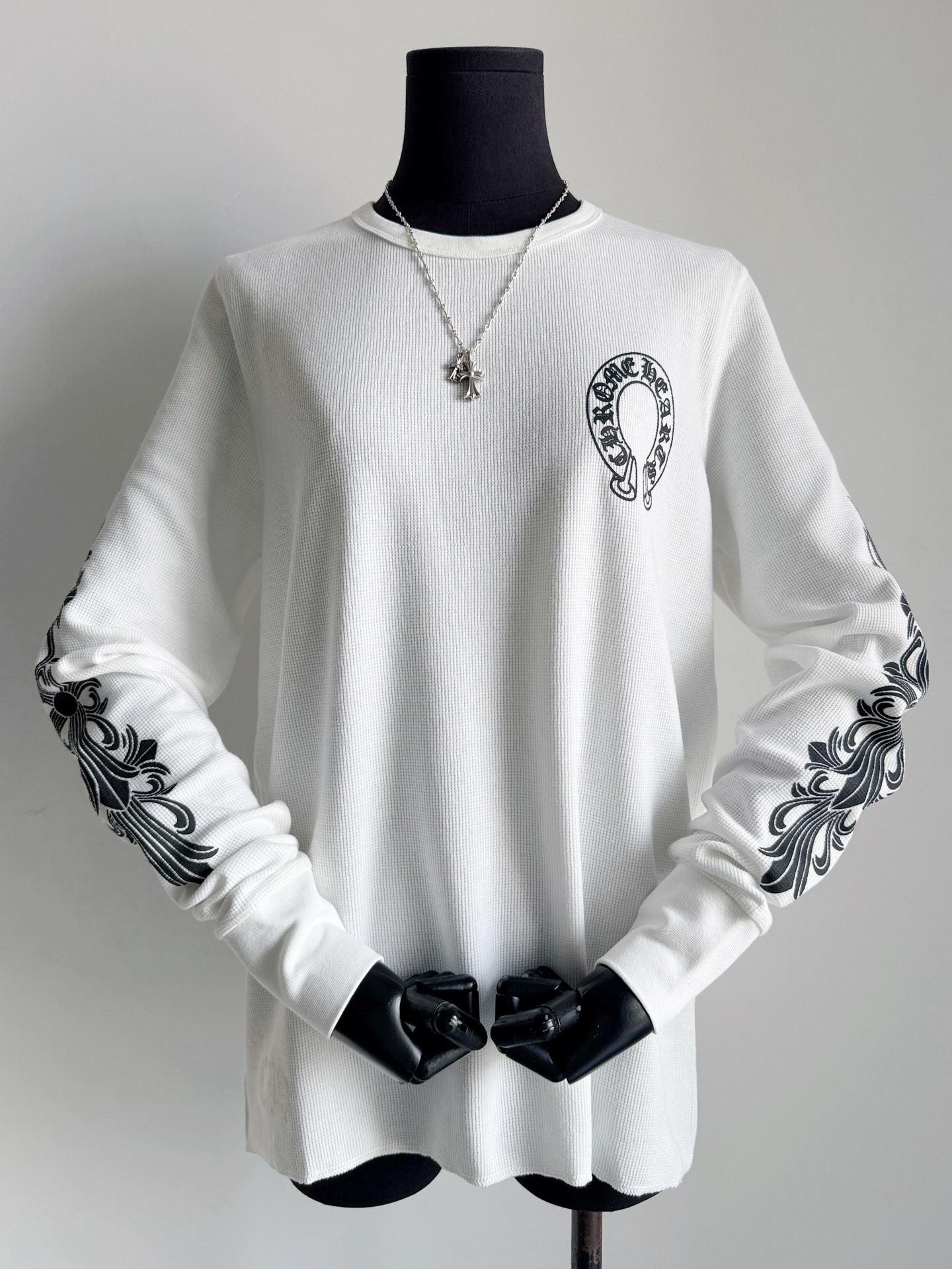 NO:798214,White·Details Actual Photos. It is clean and without any excess. It is the color that is least picky to match. It feels great in person, soft and skin-friendly. It is as reassuring as being wrapped in a cloud.19860909白色·细节实拍图 干干净净没有一丝多余 是最不挑搭配的颜色 实物手感极佳,软糯亲肤 如云朵包裹般让人安心,,,Women's clothing