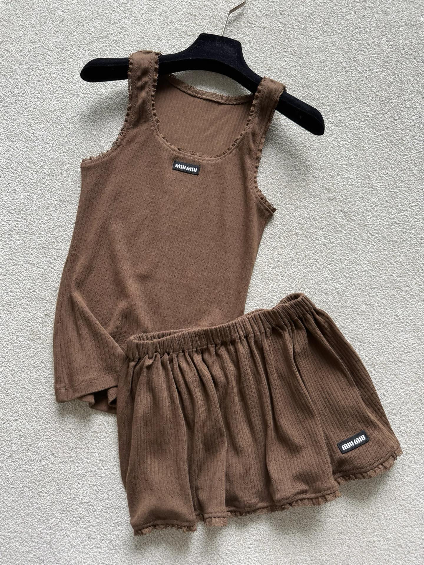 NO:800695,Actual photos of the details of the mini-curling series·skirt. Whoever wears this very cute one will love it. The elastic waist has no limit and the hem is rolled to make the thighs look very thin. Skirts,19860909小卷边系列·半裙细节实拍图 非常乖的一条谁穿谁爱 弹力腰不设限,下摆卷边 把大腿部分显得很细,,skirts,,Women's clothing