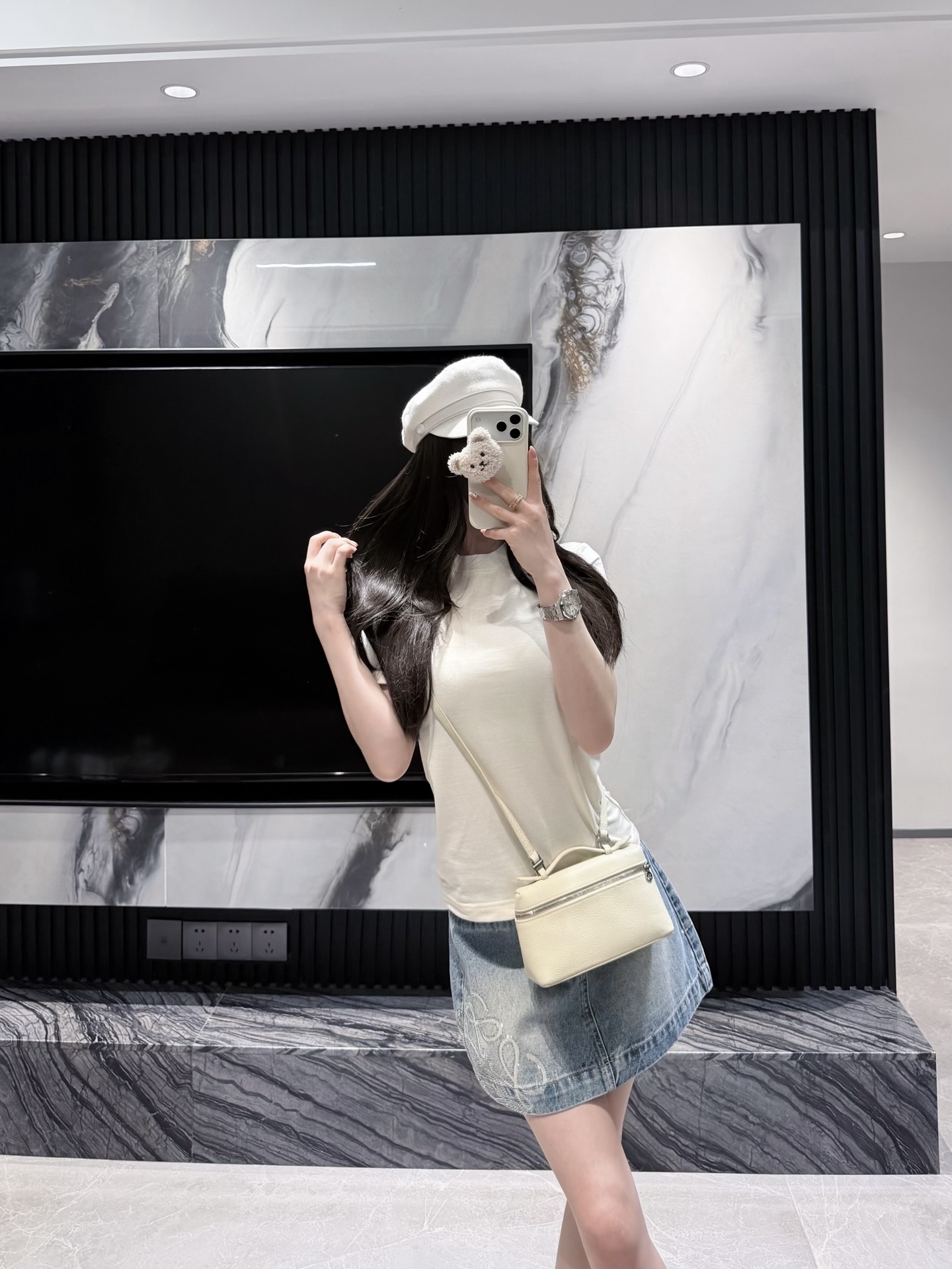 NO:804611,Own model look with loe denim skirt, loewe, skirts,19860909自家模特look 搭配loe牛仔半裙,,loewe,skirts,,Women's clothing