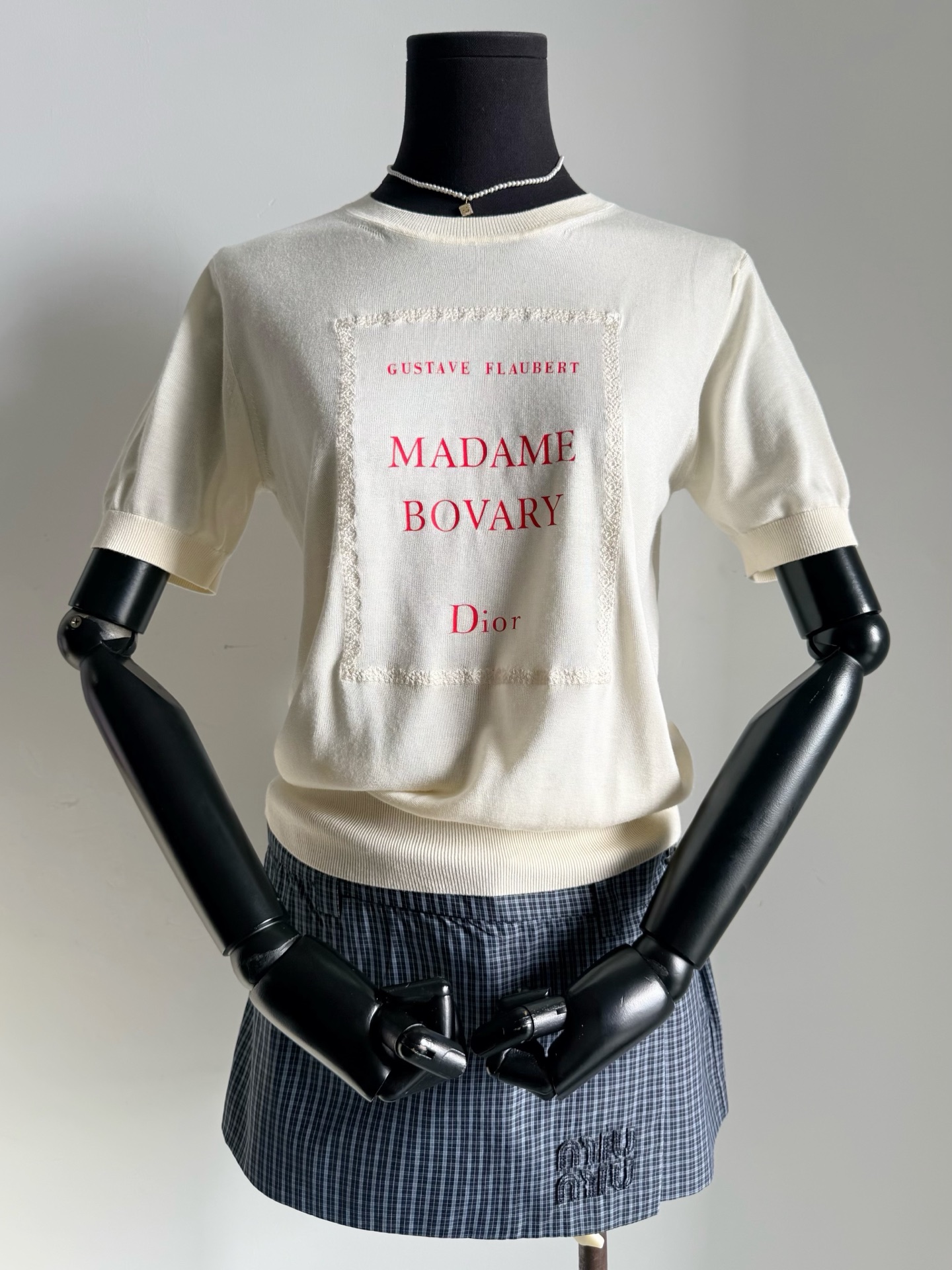 NO:806149,Beige color·Real photos of details. It has a strong French atmosphere. It is a knitted tee that can be worn in summer. It is refreshing, silky and skin-friendly, and is not stuffy at all.19860909米杏色·细节实拍图 浓厚的法式氛围感 是夏天都能穿的针织tee 清爽丝滑亲肤,一点也不会闷热,,,Women's clothing