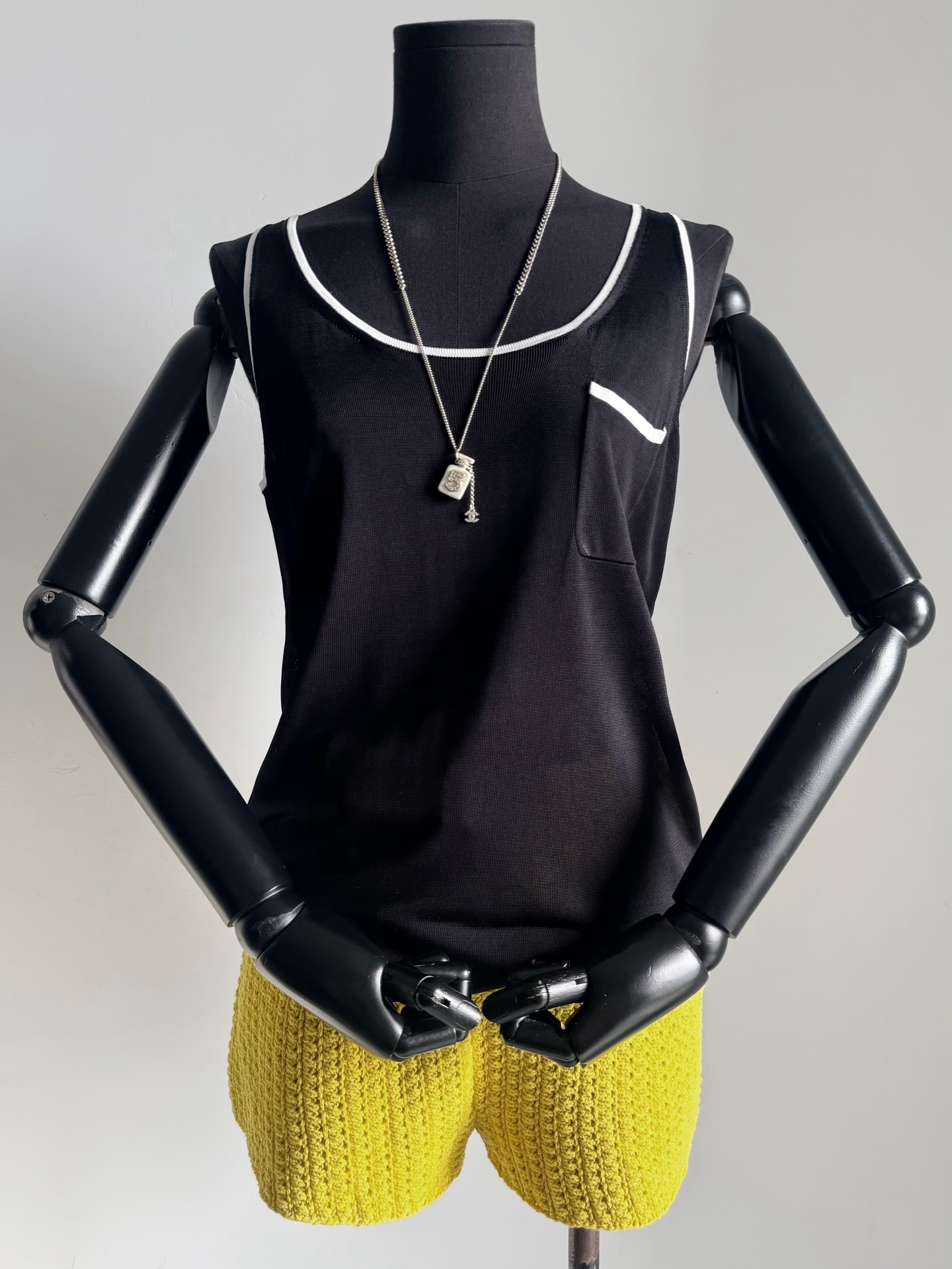 NO:823854,Black·detailed real photos. My family’s real silk materials are very sophisticated in terms of machines and fabrics. Including the feel and skin-friendliness, they are comparable to stress-free ~,,real silk,19860909黑色·细节实拍图 我家真正真丝用料 在机器和面料上非常考究. 包括手感和亲肤度 都做到了媲美无压力 ~,,real silk,,Women's clothing