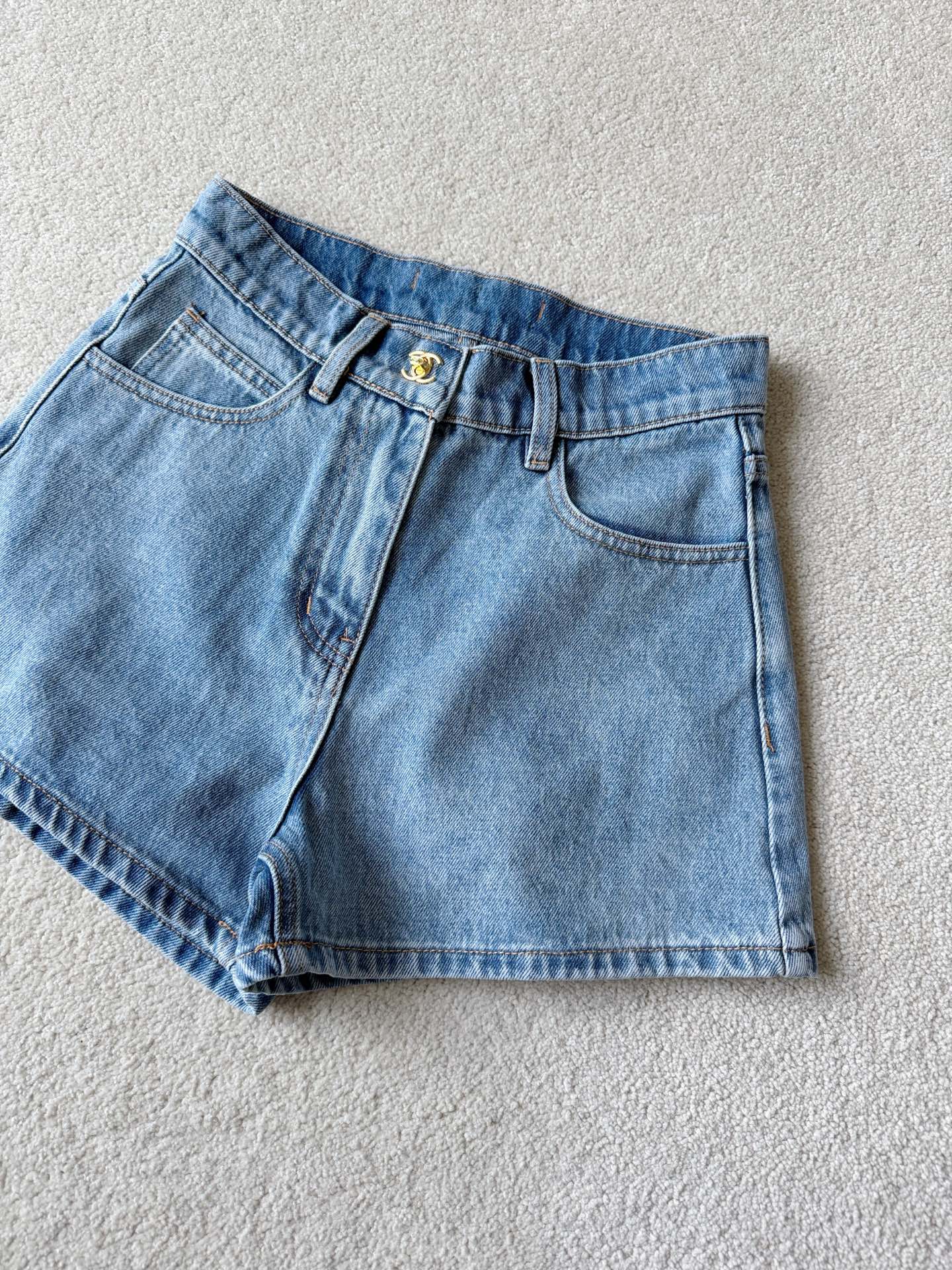 NO:831745,Blue · Detailed real-life pictures. The color you can see with your eyes closed is not picky to match. It can be said that it is suitable for all tops. The front and back designs all impress my aesthetic. I recommend it to new and old customers, everyone has one.19860909蓝色·细节实拍图 闭眼入的色调不挑搭配 可以说适配一切上衣完全不挑. 前后设计都戳我审美 推荐给新老顾客,人手一条,,,Women's clothing