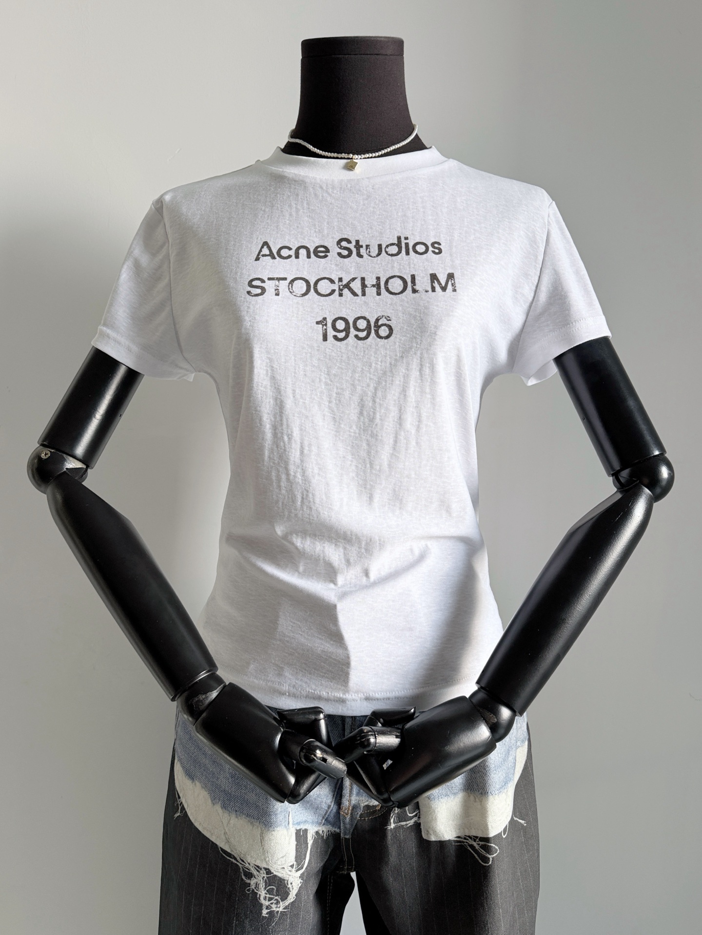 NO:954626,Many old customers asked us to sell it again, so we continue to replenish orders. You can sell with confidence. The items of the ac1996 series continue to be classic and practical. You can wear them for a lifetime. You will never get tired of the logo. I also love the short sleeves that have been patched countless times ~~ The super cool slub cotton collar and cuffs have holes. The essence of the letters is not full. The straight shoulder version is slim and there is no choice in matching. T-shirt,19860909很多老顾客要求我们再出 所以又持续补单,你们放心卖 延续经典实穿主义 ac1996系列的单品可以吹一辈子 永远看不腻的logo 补了无数次的短袖也很爱 ~~ 超凉爽的竹节棉领口袖口破洞 字母的不饱满精髓 正肩版型显瘦完全不挑搭配,,T-shirt,,Women's clothing