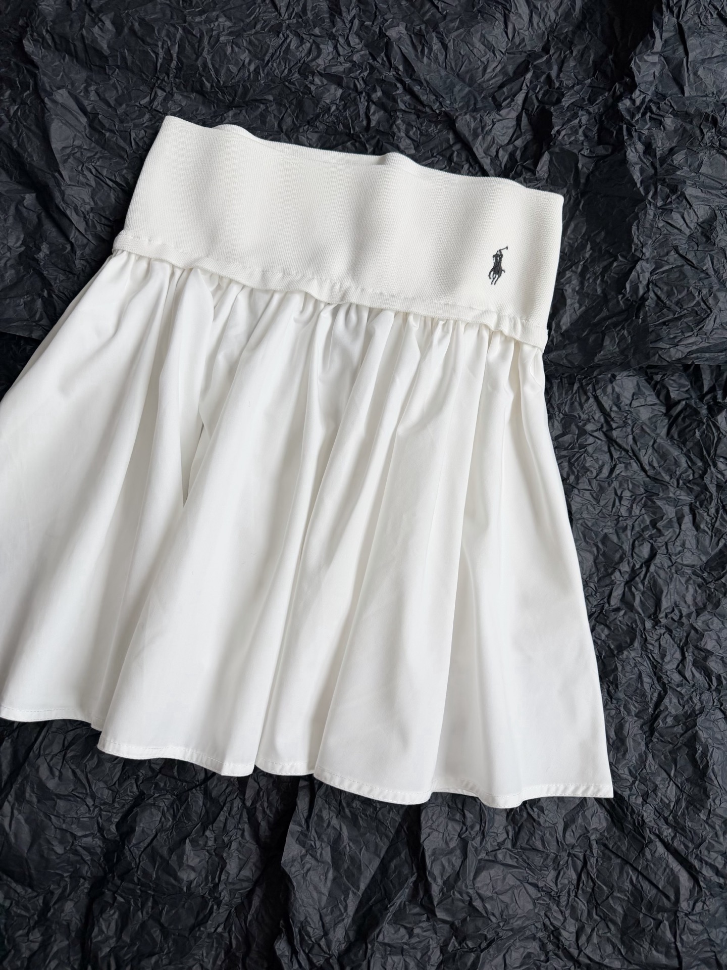 NO:934302,Pure white, detailed real photos. It can be used in many daily occasions. Whether it is sports or dressing, this one is hard to put down ~~,,19860909正白色·细节实拍图 日常可以用到的场合非常多 不论是运动还是穿搭 这一条都让人爱不释手 ~~,,,Women's clothing