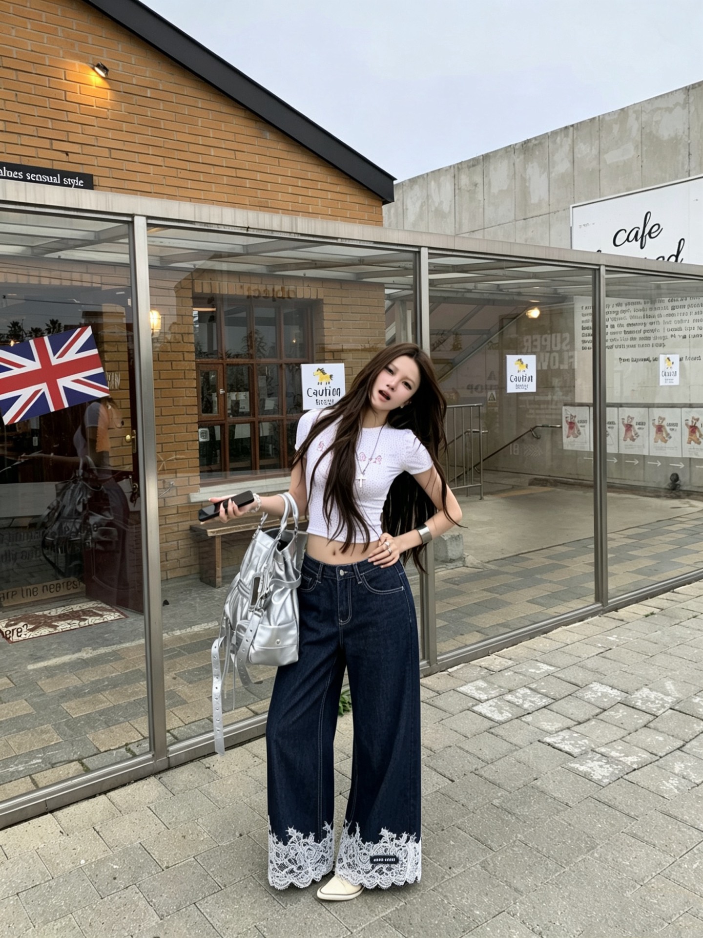 NO:930559,Any accessories like a white tee are enough to make you stand out.19860909随便配件白tee 就足够出彩,,,Women's clothing
